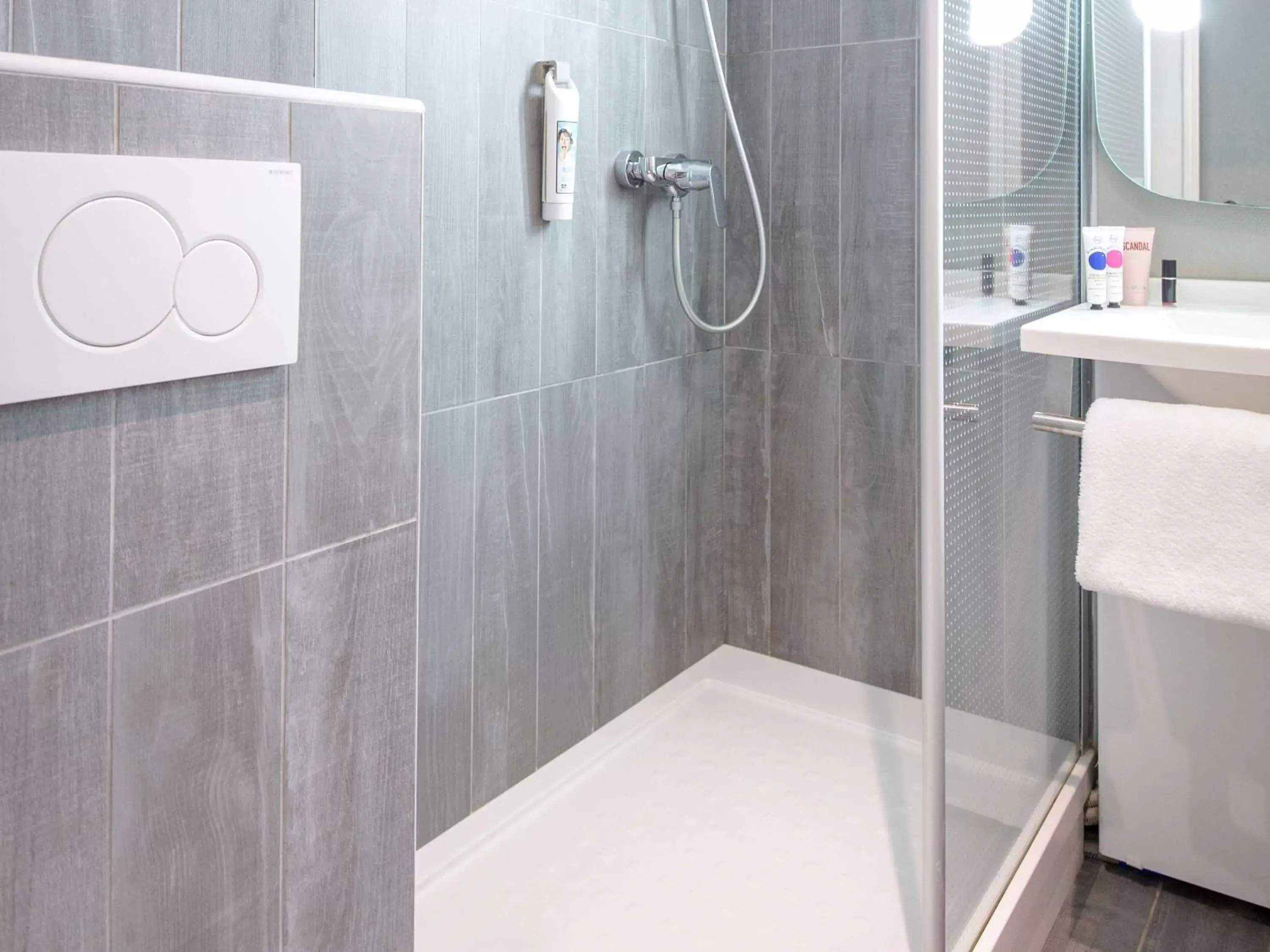 Shower, Bathroom in ibis Brignoles Provence Verte