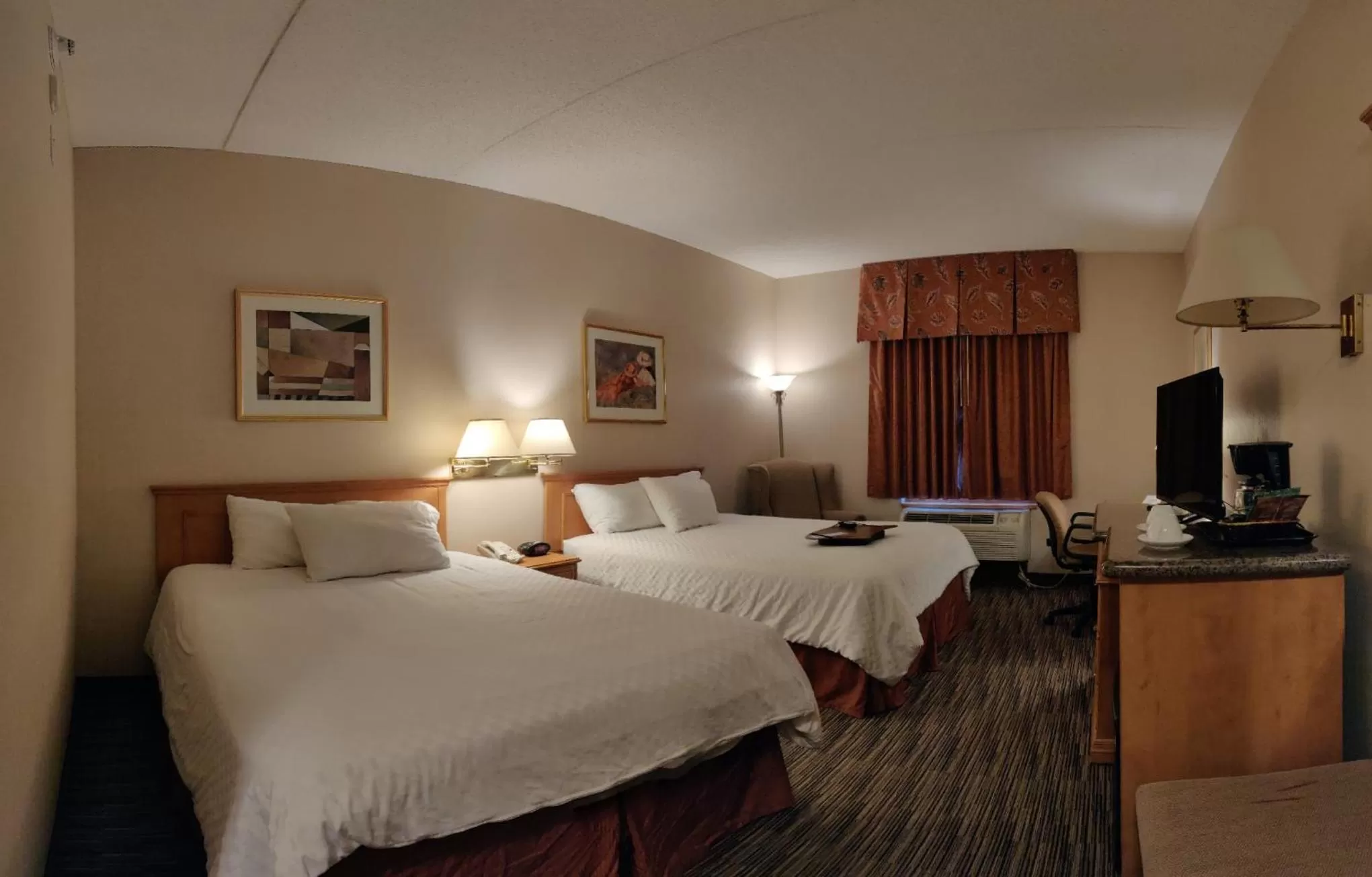 Bed in Humphry Inn and Suites