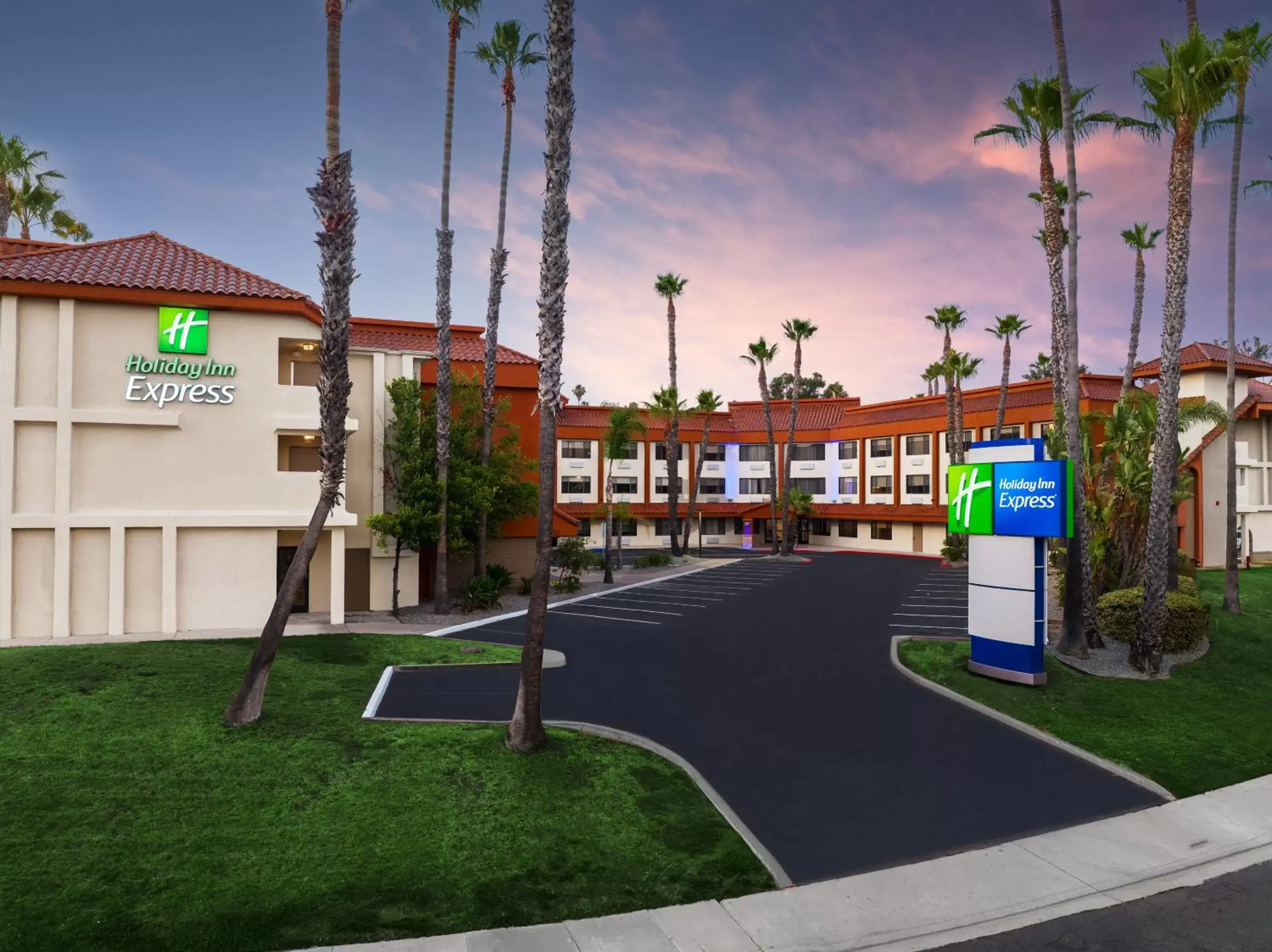 Property Building in Holiday Inn Express San Diego - La Mesa, an IHG Hotel