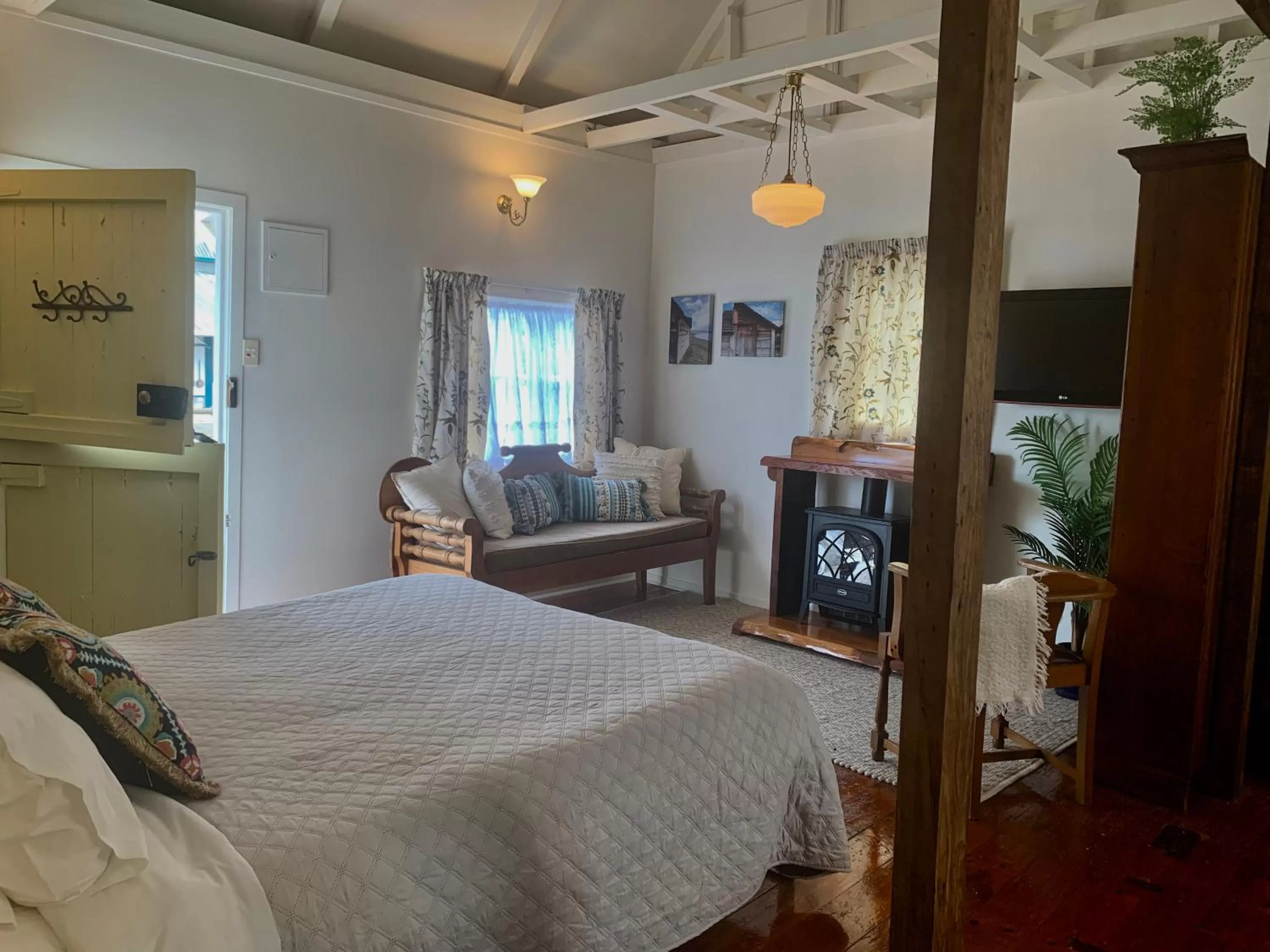 Living room, Bed in Karamana Homestead (1872)