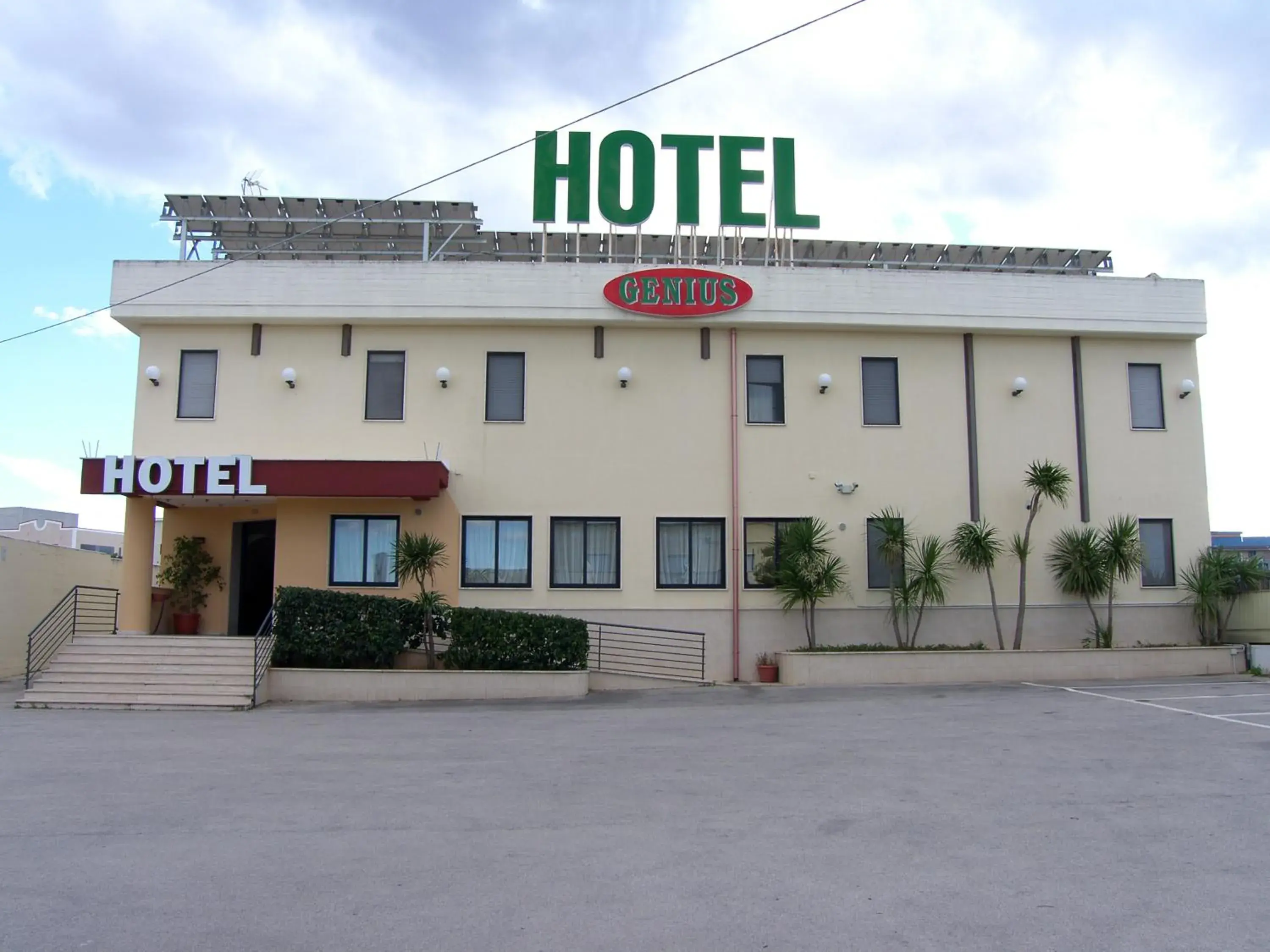 Property building in Hotel Genius Property building in Hotel Genius