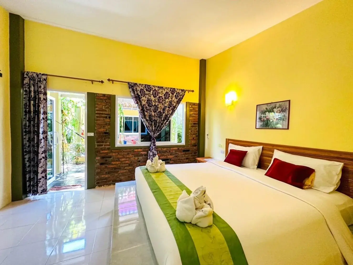 Bed in Lanta Baan Nok Resort (SHA Extra Plus)