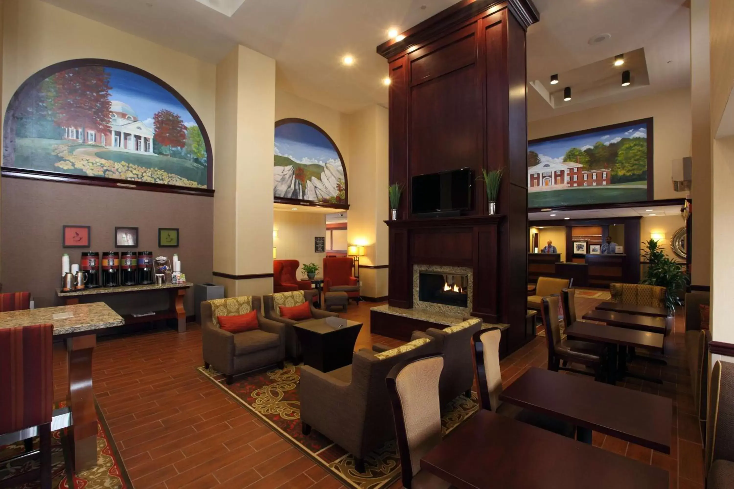 Lobby or reception, Lounge/Bar in Hampton Inn & Suites Charlottesville at the University
