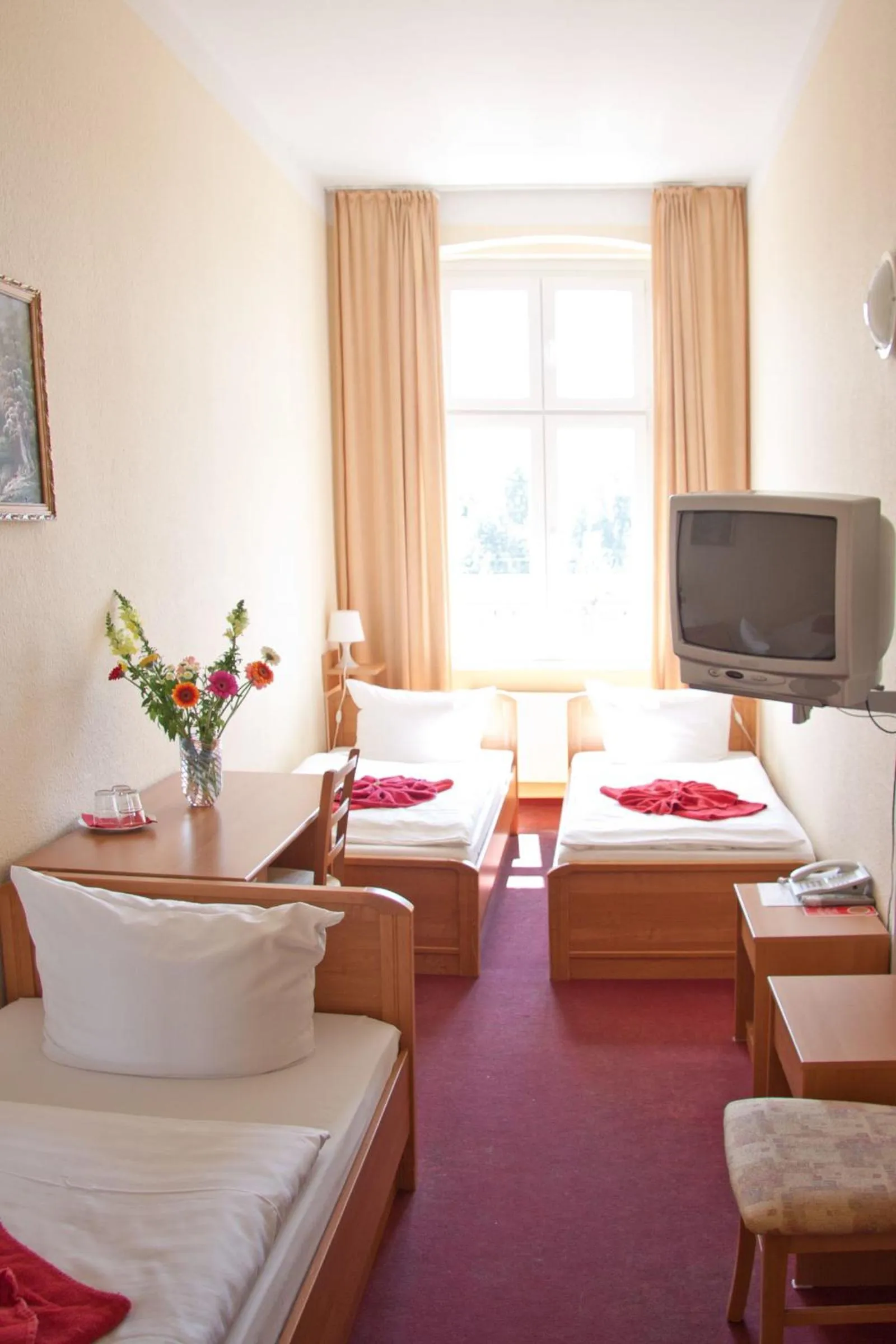 Photo of the whole room, Bed in Hotel AI Königshof