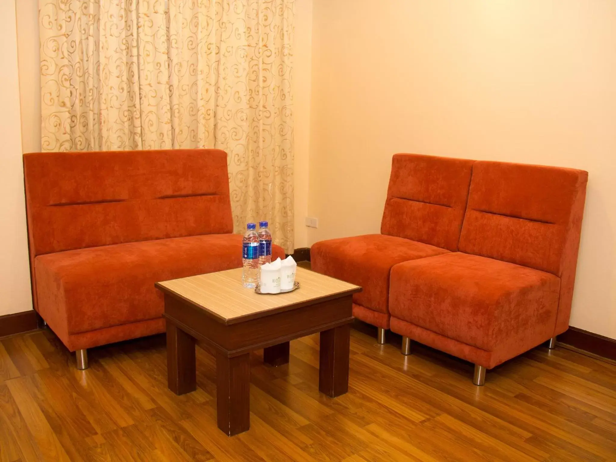 Living room, Seating Area in Friendlytel Hotel