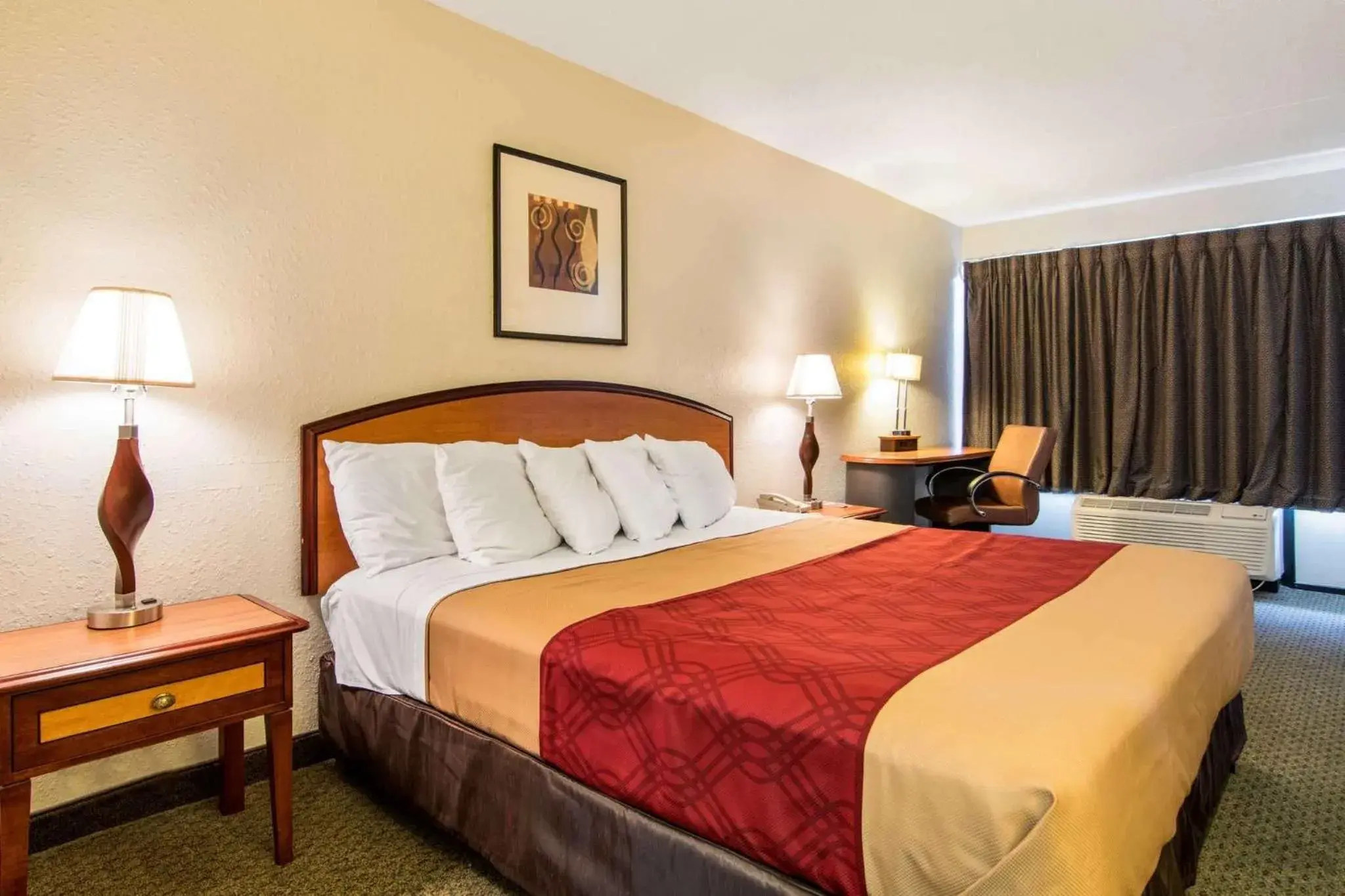 Photo of the whole room, Bed in Econo Lodge Inn & Suites Conference Center Dublin