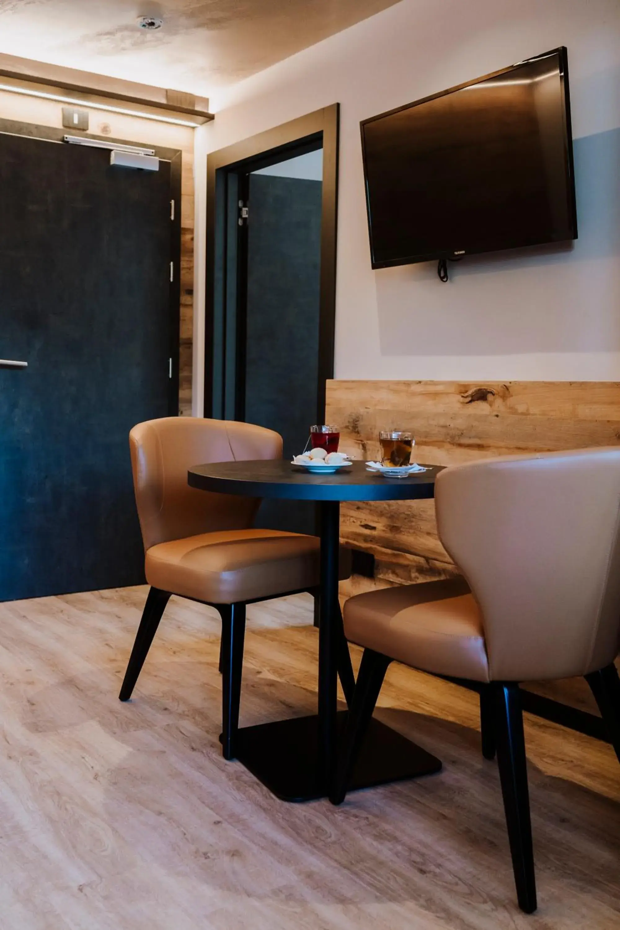 Seating area, TV/Entertainment Center in Hotel Concordia