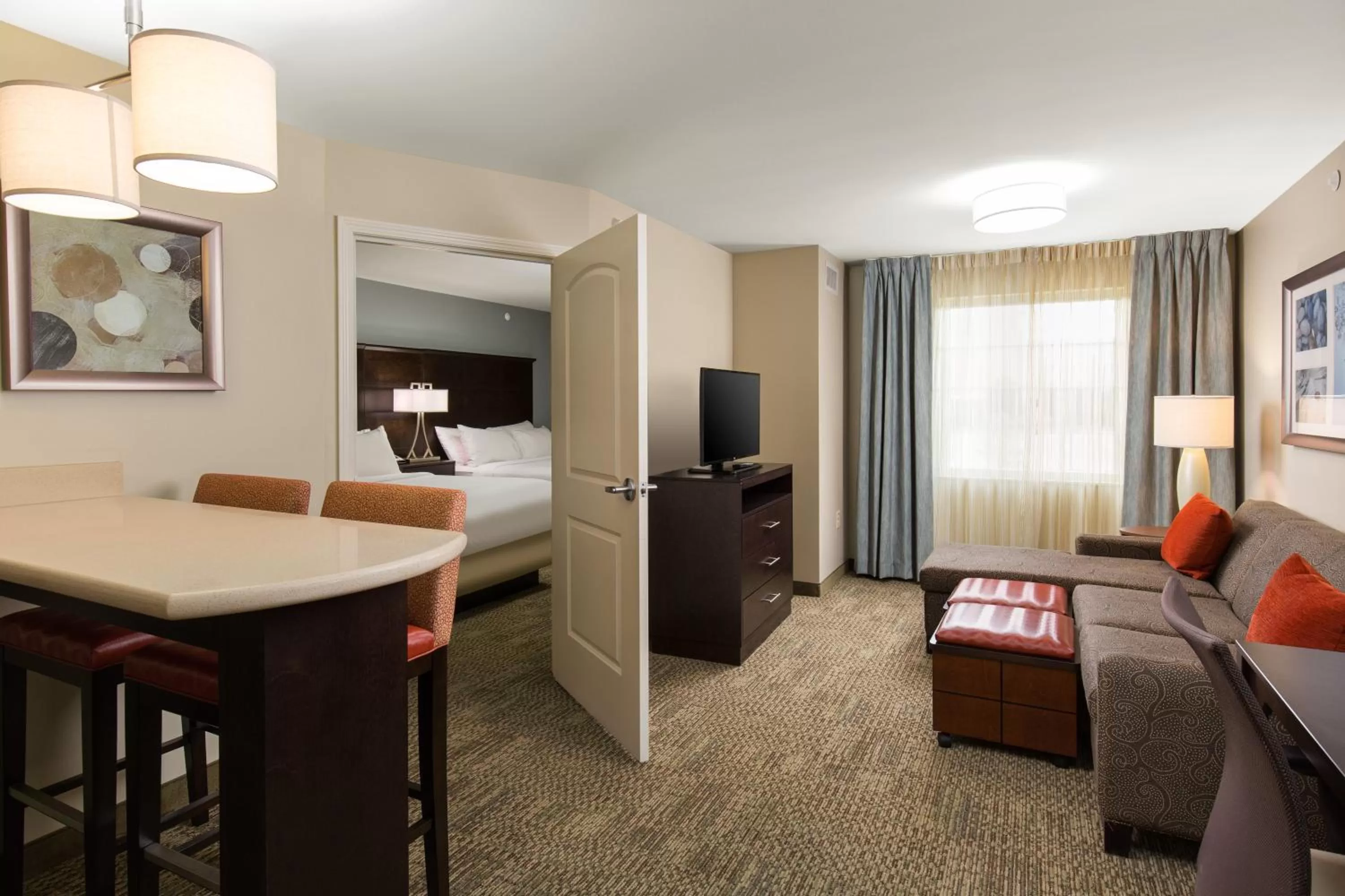 Photo of the whole room, Bed in Staybridge Suites - Columbus Polaris by IHG