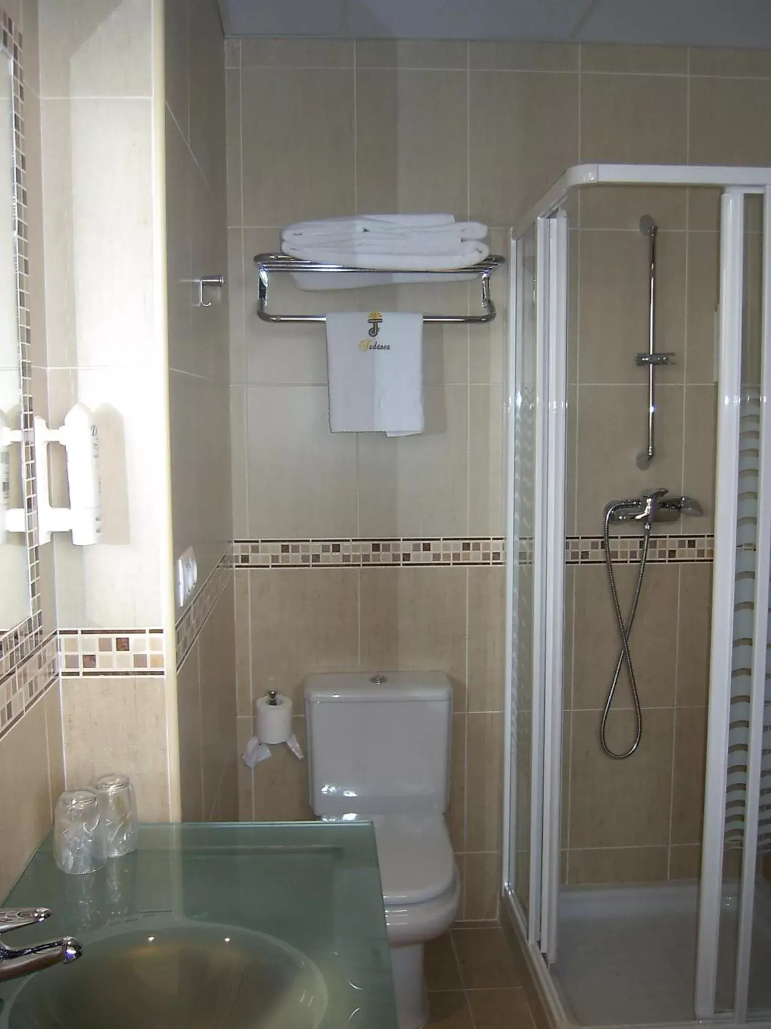 Bathroom in Hotel Tudanca-Aranda II
