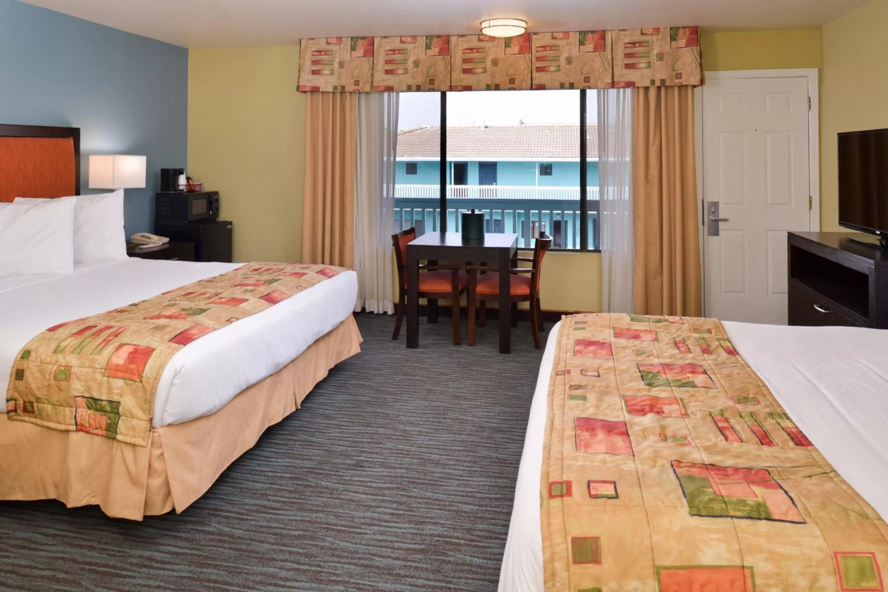 Bed in Bay View Inn - Morro Bay