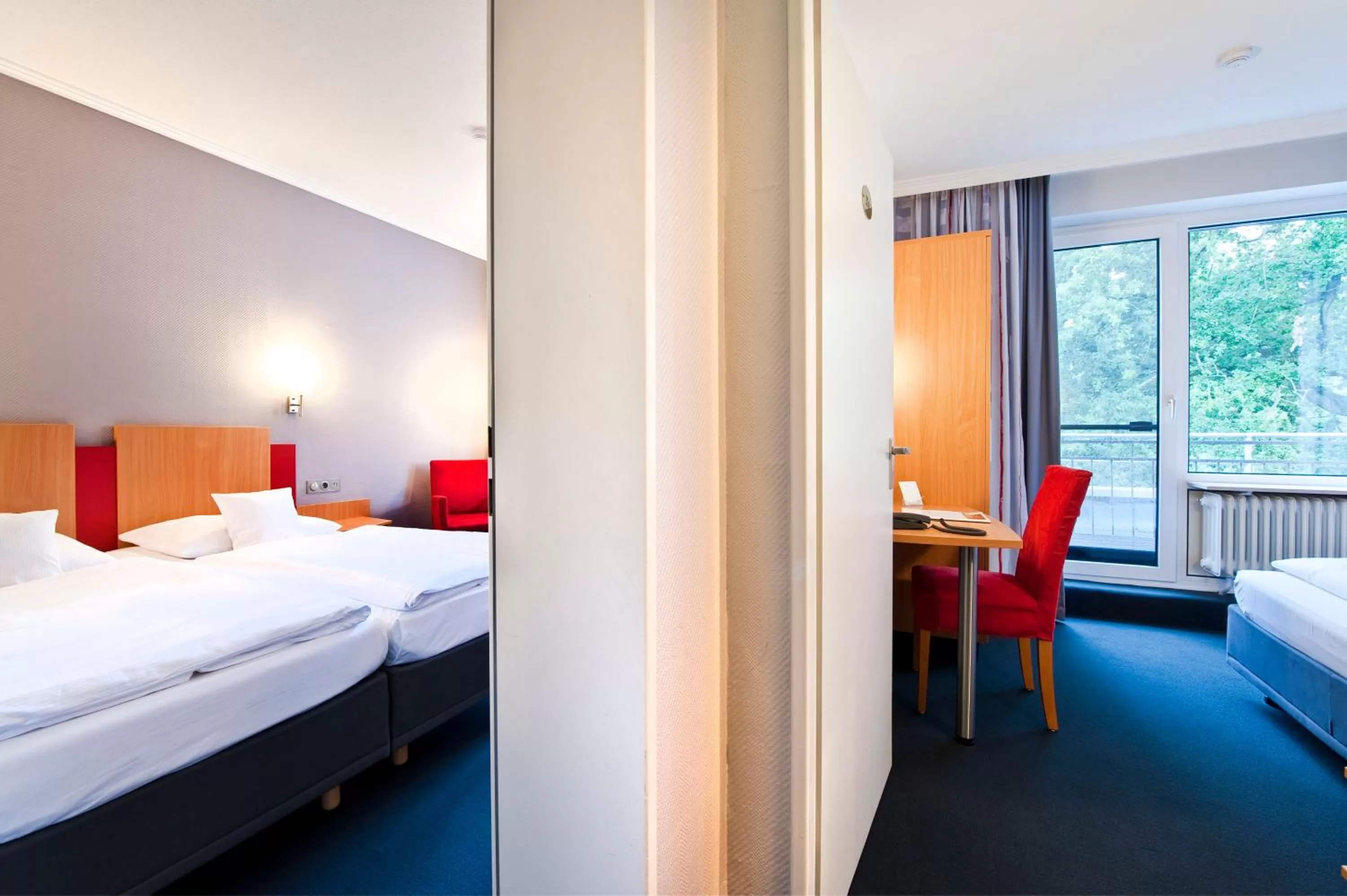 Photo of the whole room, Bed in Ringhotel Ahrensburg