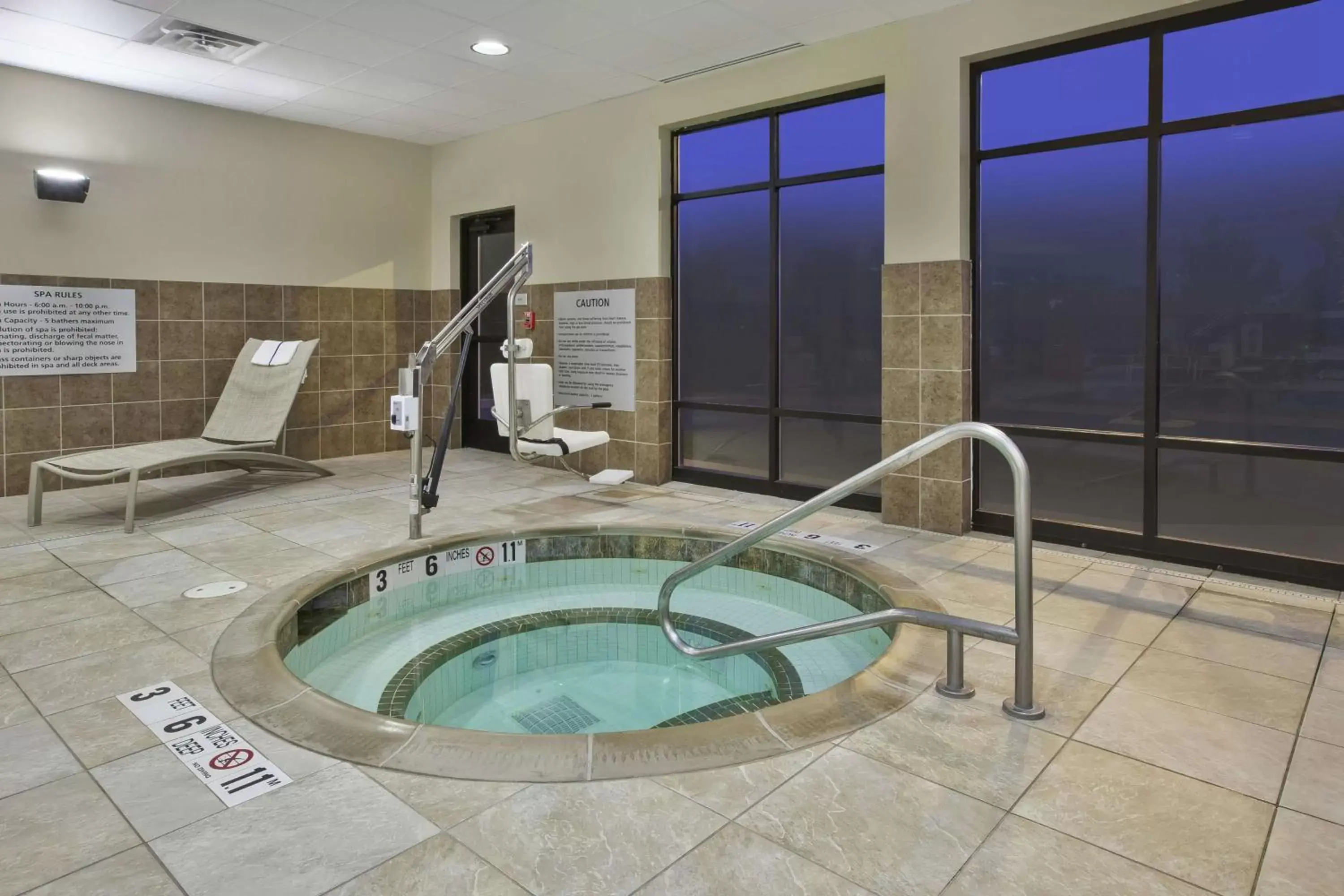 Hot Tub, Swimming Pool in Hampton Inn Brockport