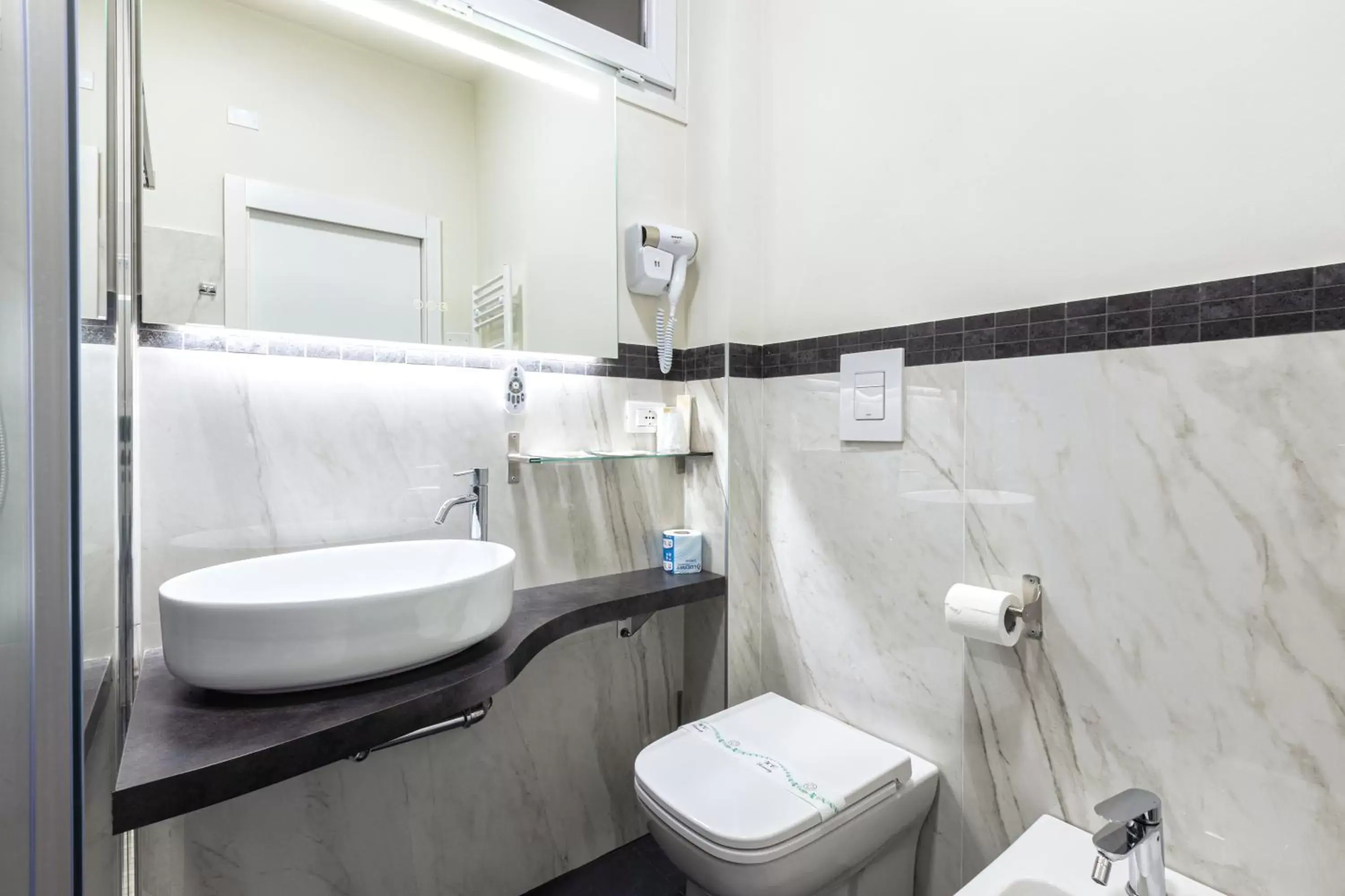 Bathroom in Hotel Villa Pigalle