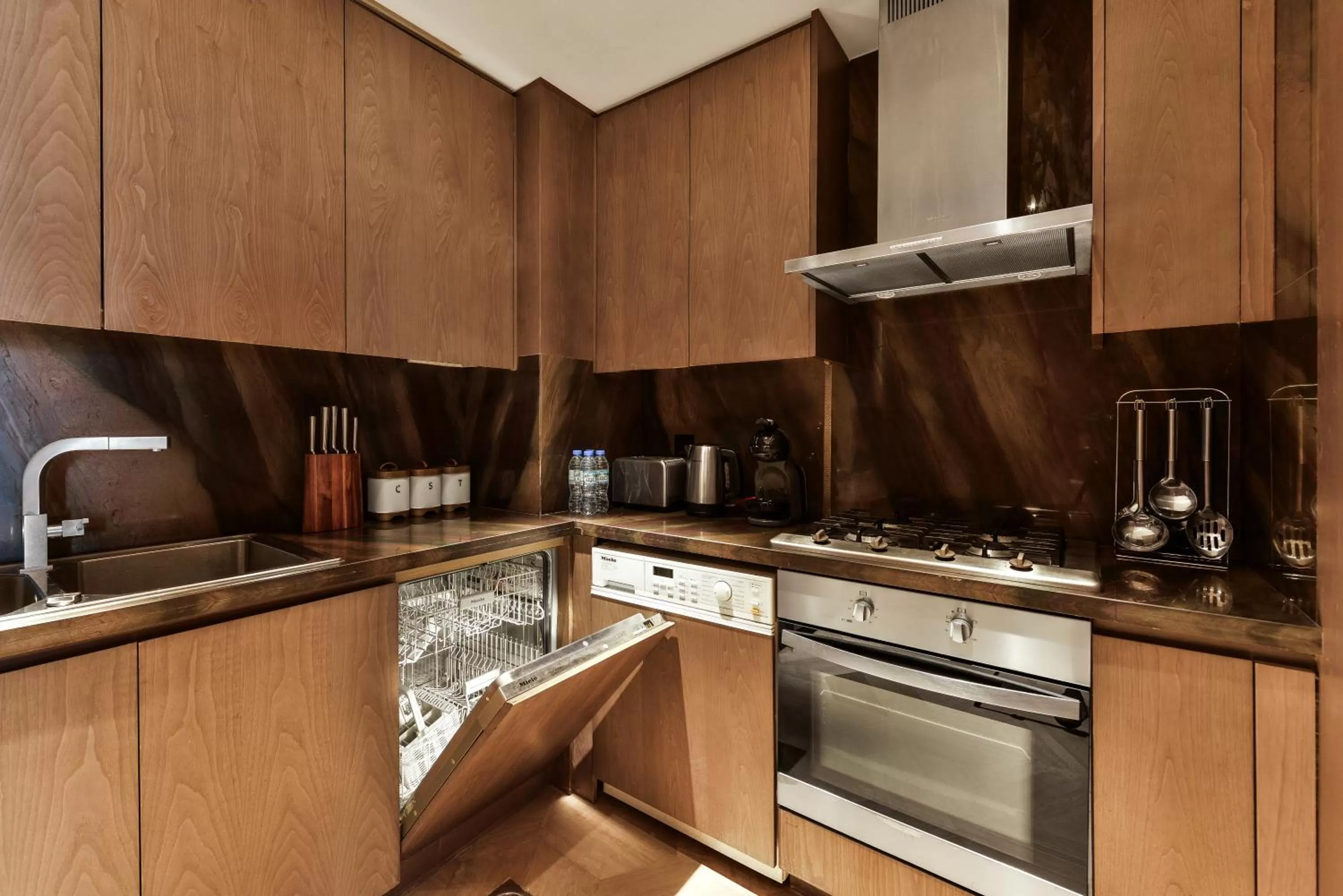 Kitchen or kitchenette, Kitchen/Kitchenette in Five Palm Residences