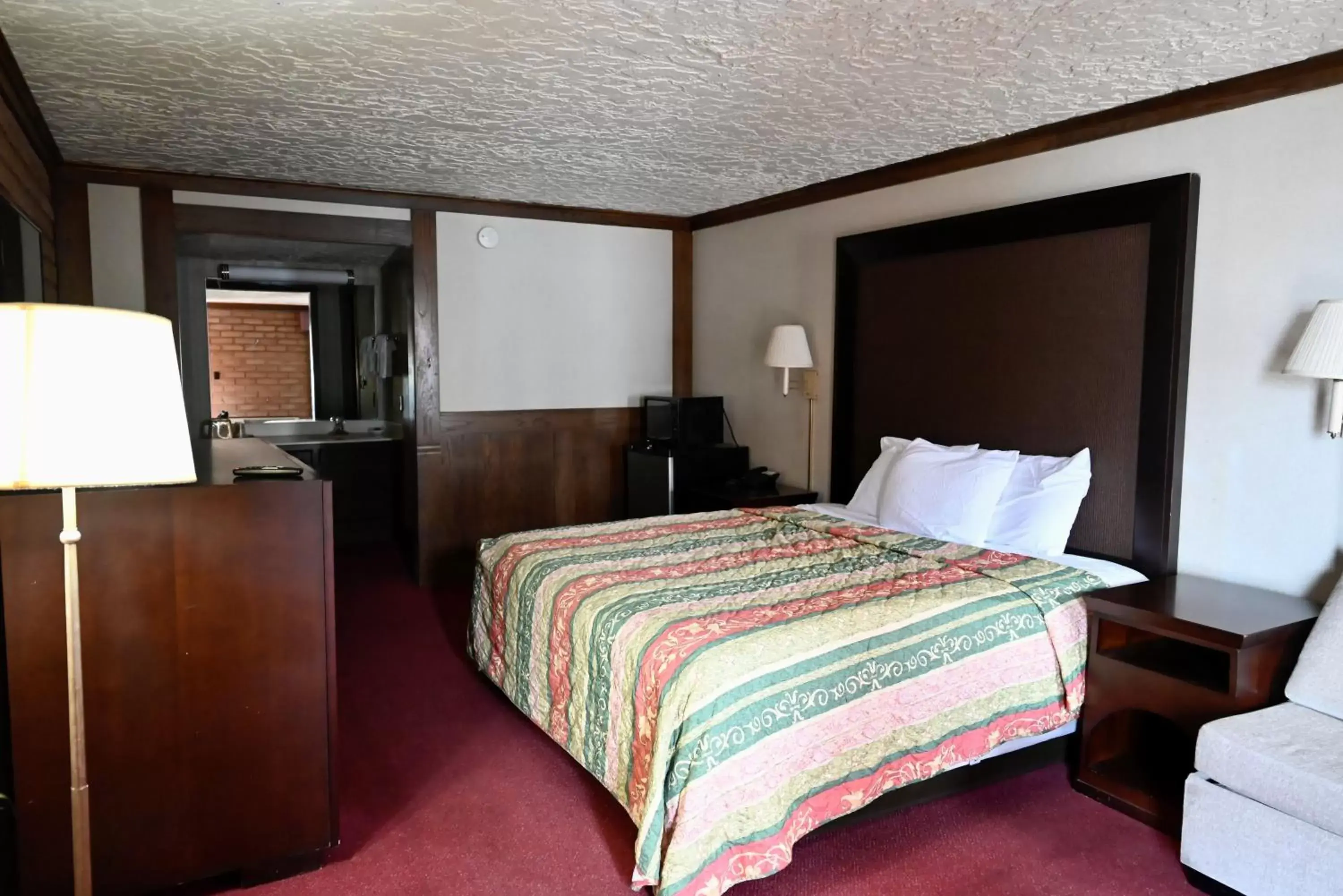 Bed in Rittiman Inn and Suites