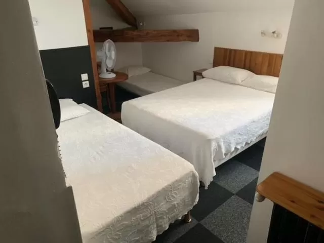 Bed in Hôtel Le National