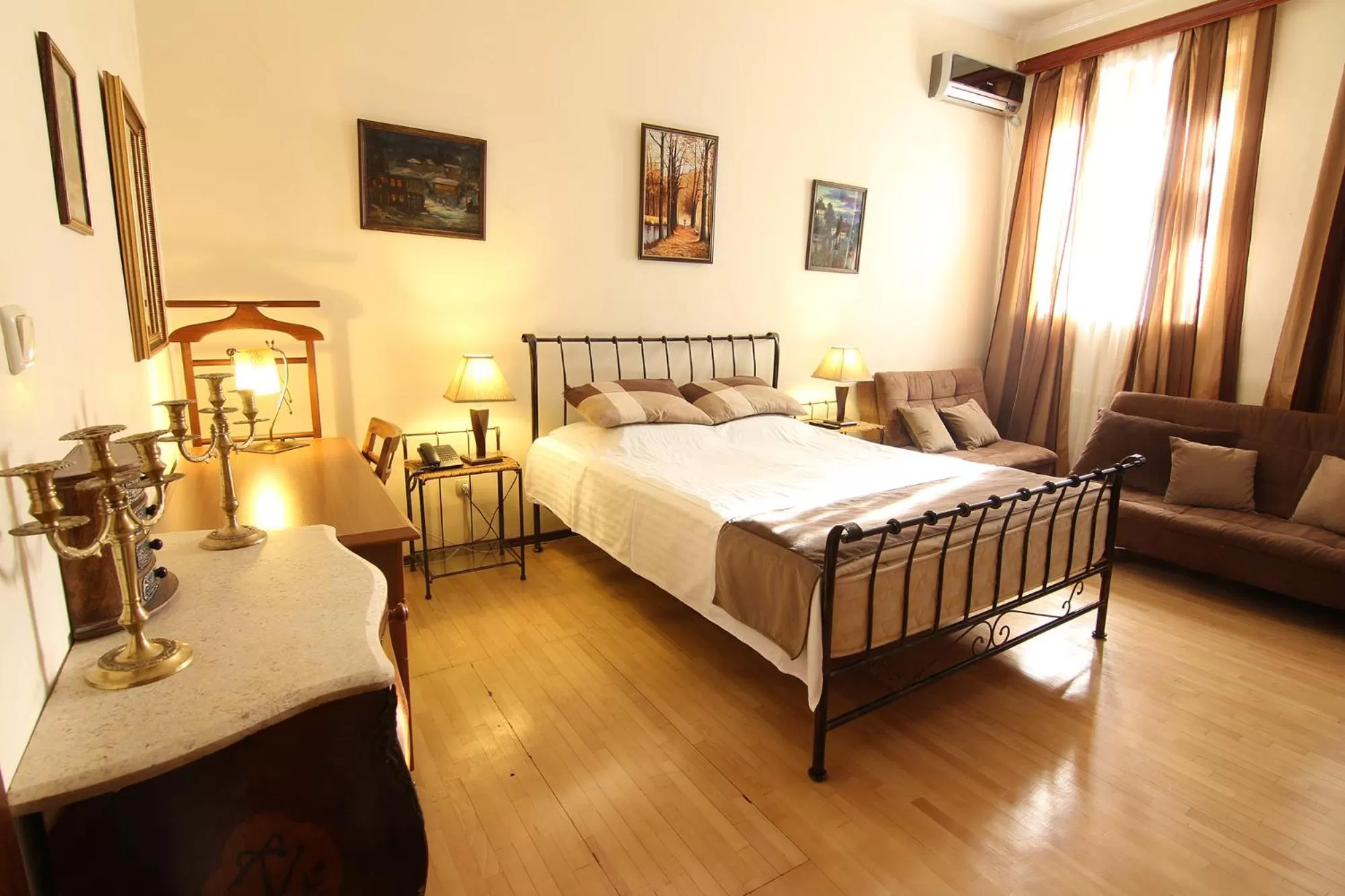 Bedroom, Bed in Hotel British House