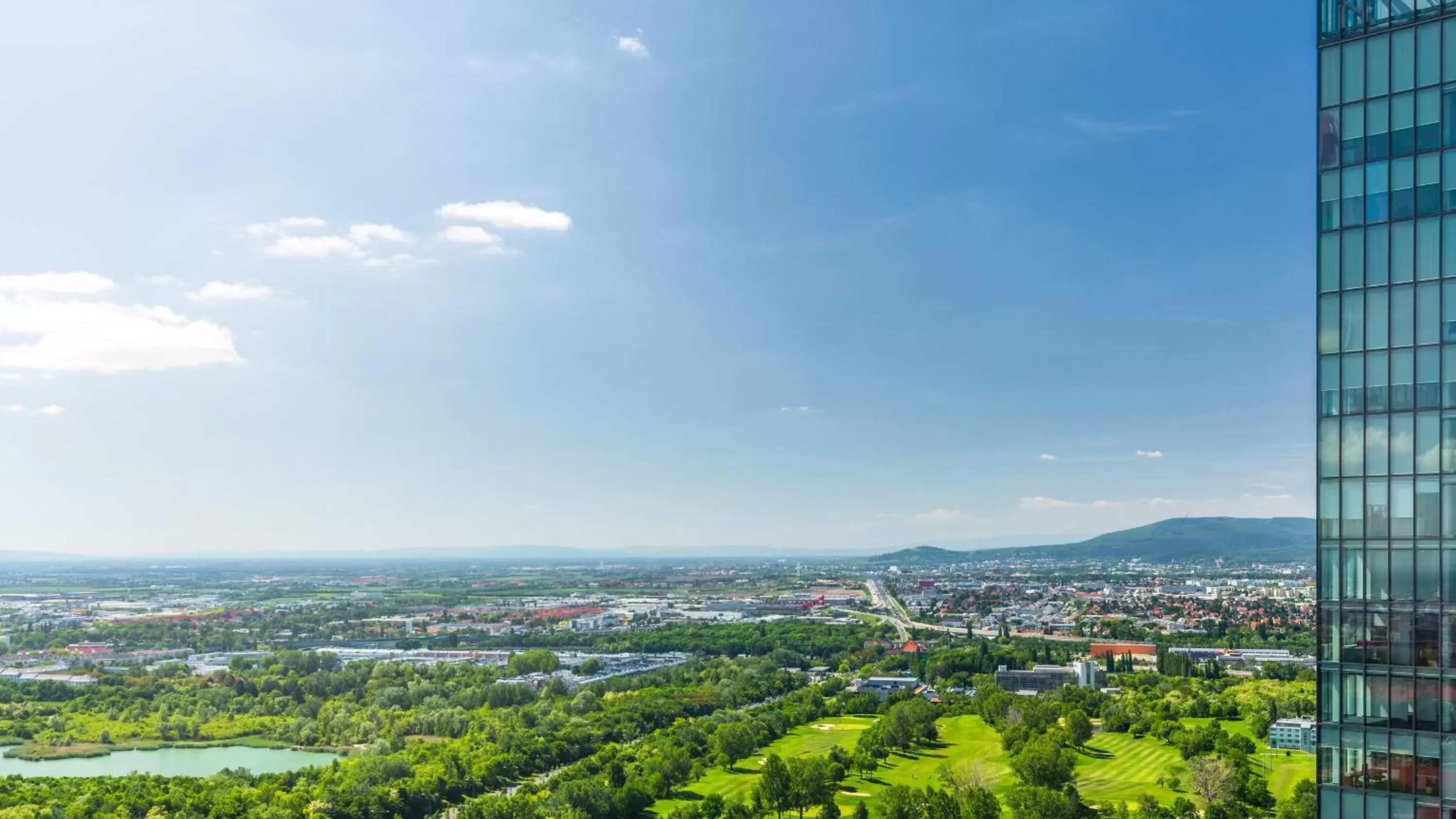 Area and facilities in Holiday Inn - Vienna - South, an IHG Hotel