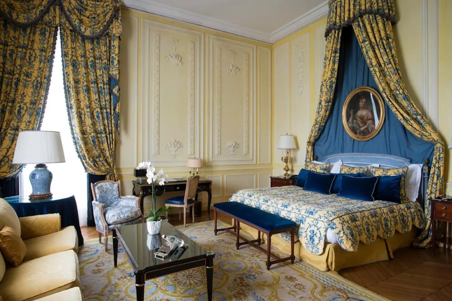 Bedroom in Domaine les Crayères
