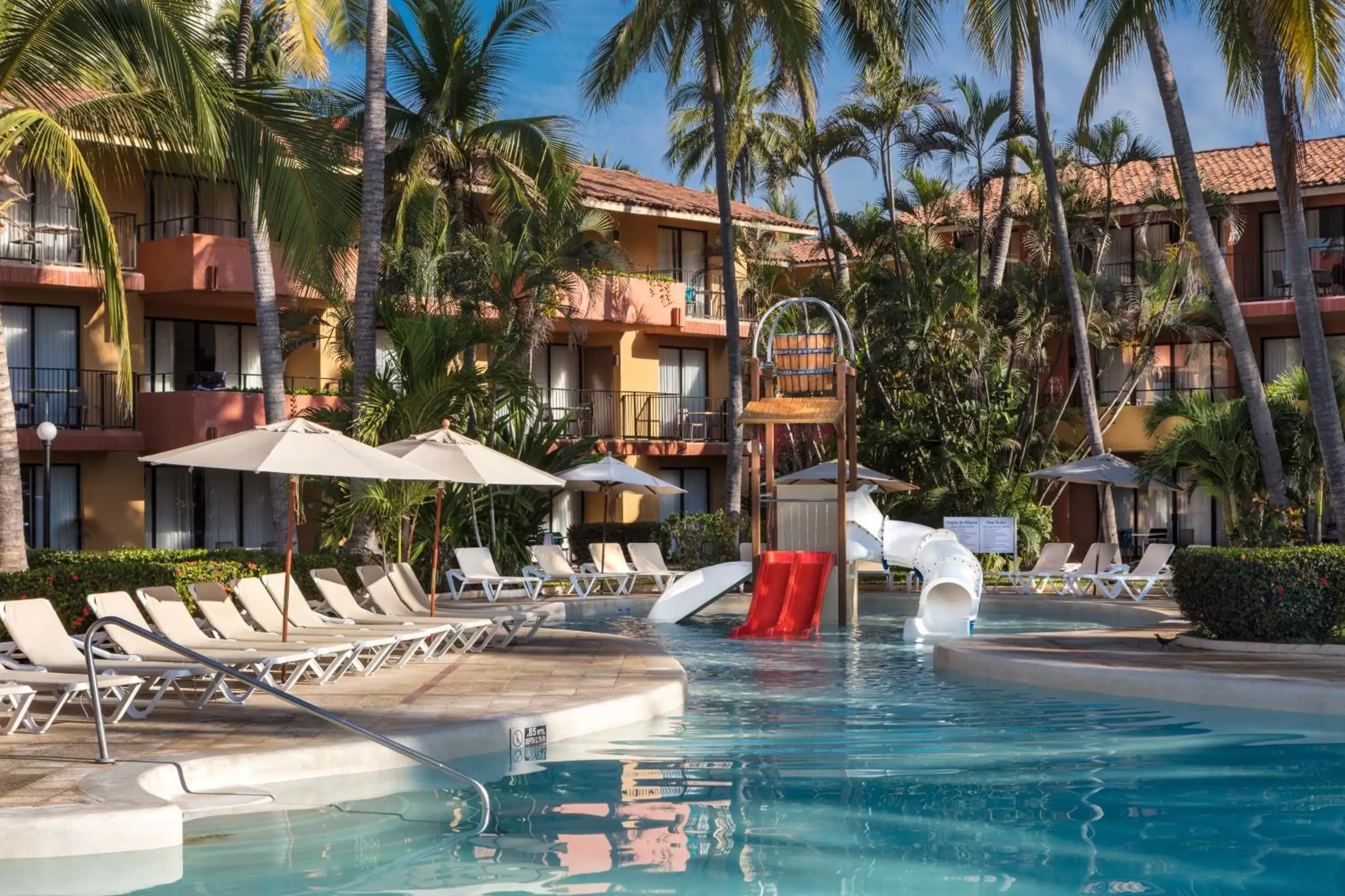 Swimming Pool in Holiday Inn Resort Ixtapa All-Inclusive, an IHG Hotel