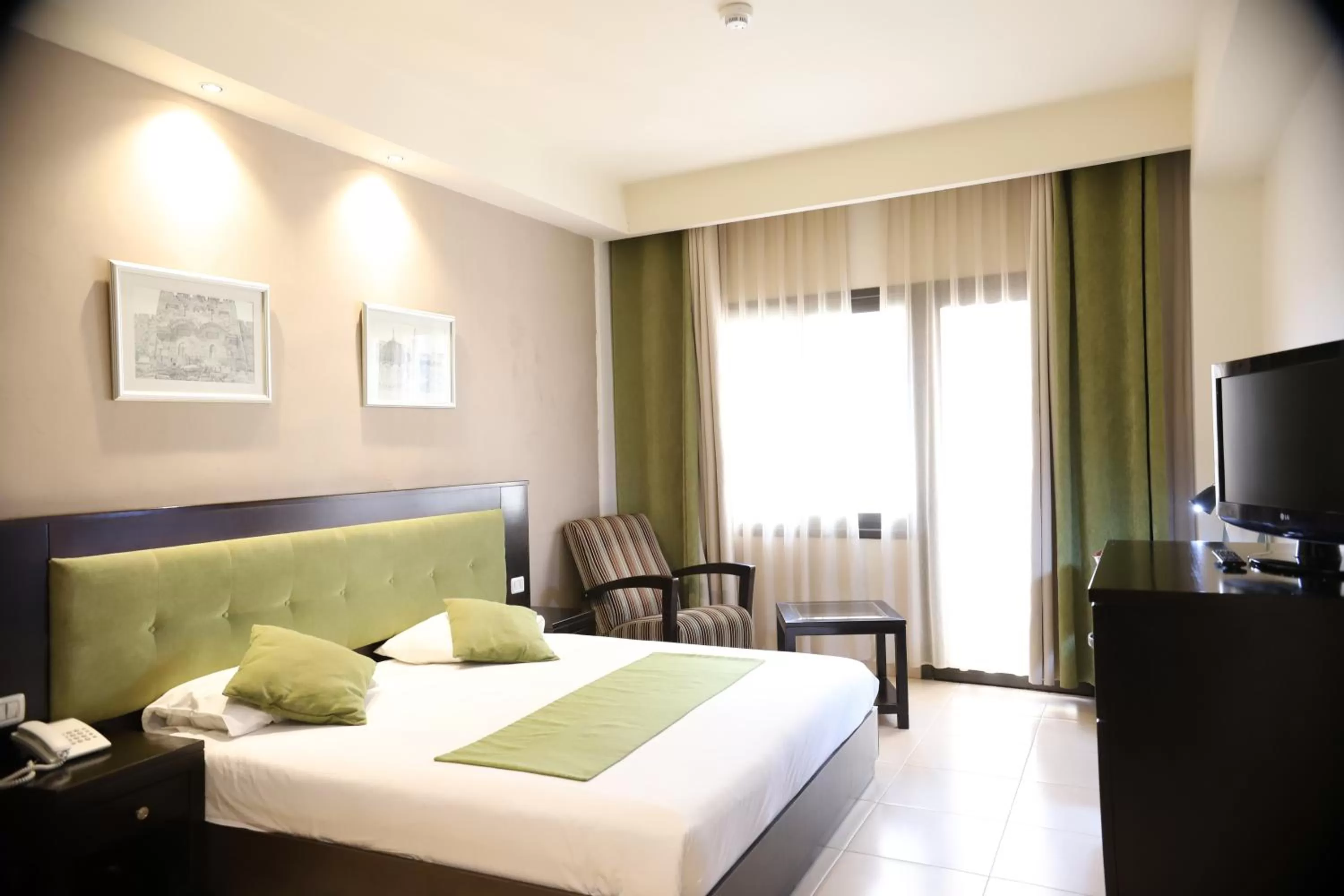 Bed in National Hotel - Jerusalem