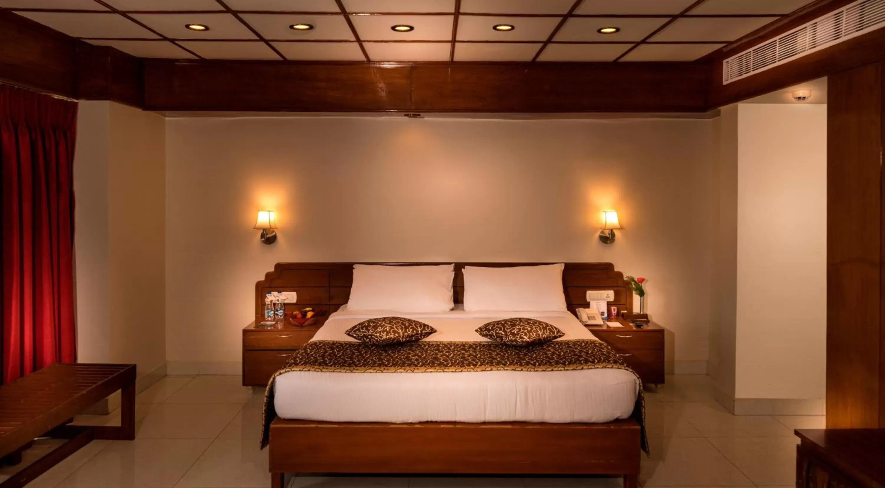 Photo of the whole room, Bed in Fortune Pandiyan Hotel, Madurai - Member ITC's Hotel Group