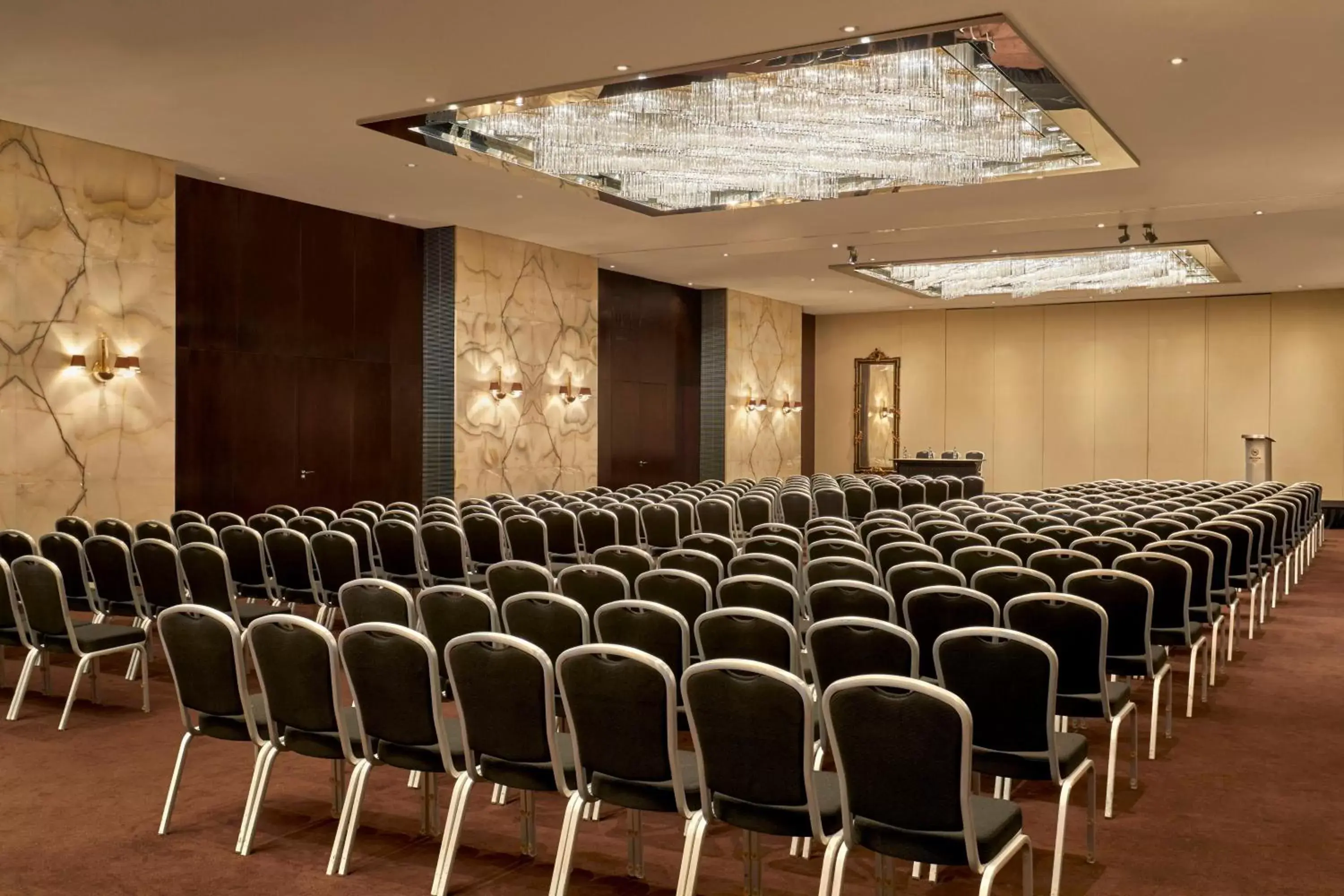 Meeting/conference room in Sheraton Lisboa Hotel & Spa