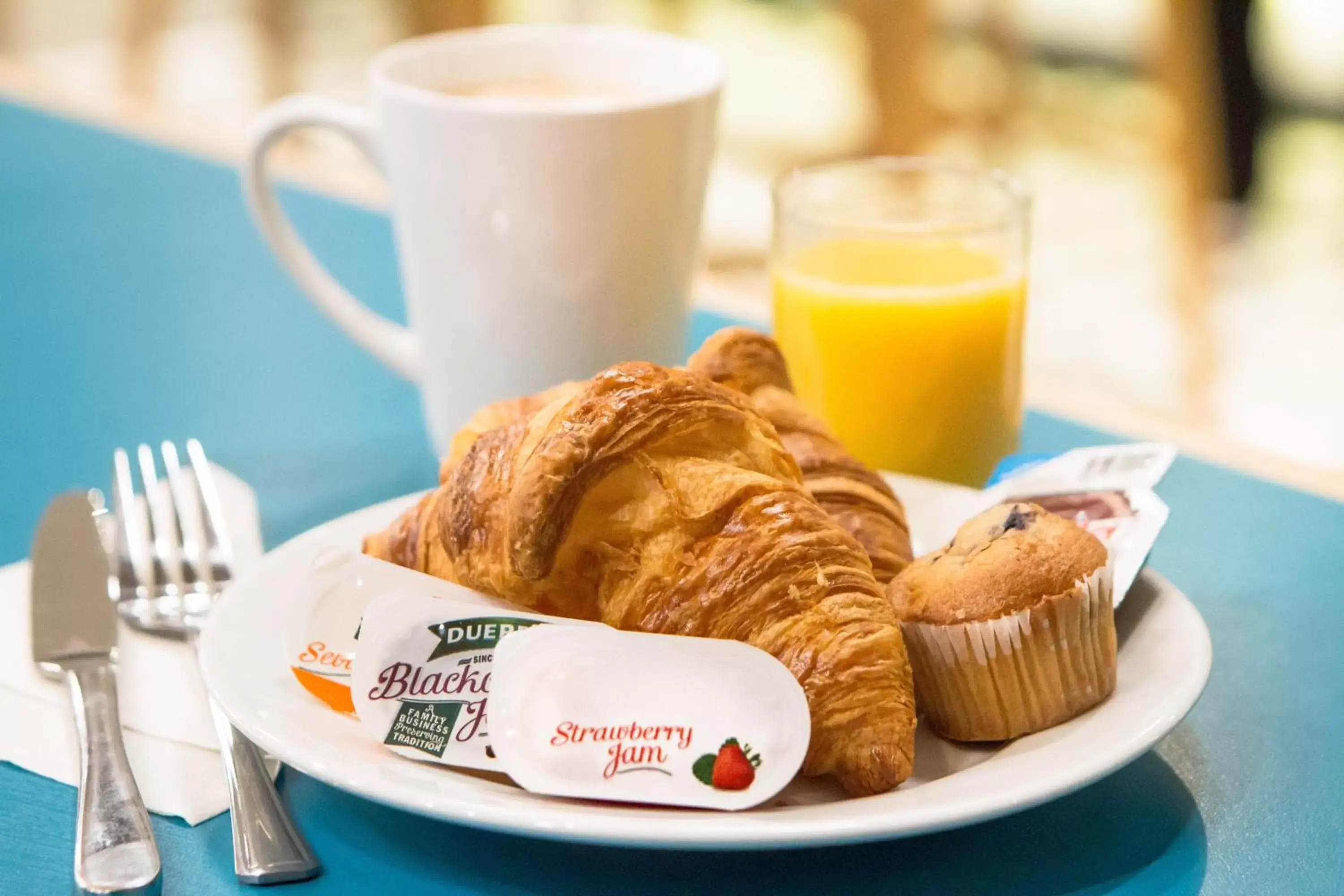 Restaurant/places to eat, Breakfast in Holiday Inn Express London - Watford Junction, an IHG Hotel