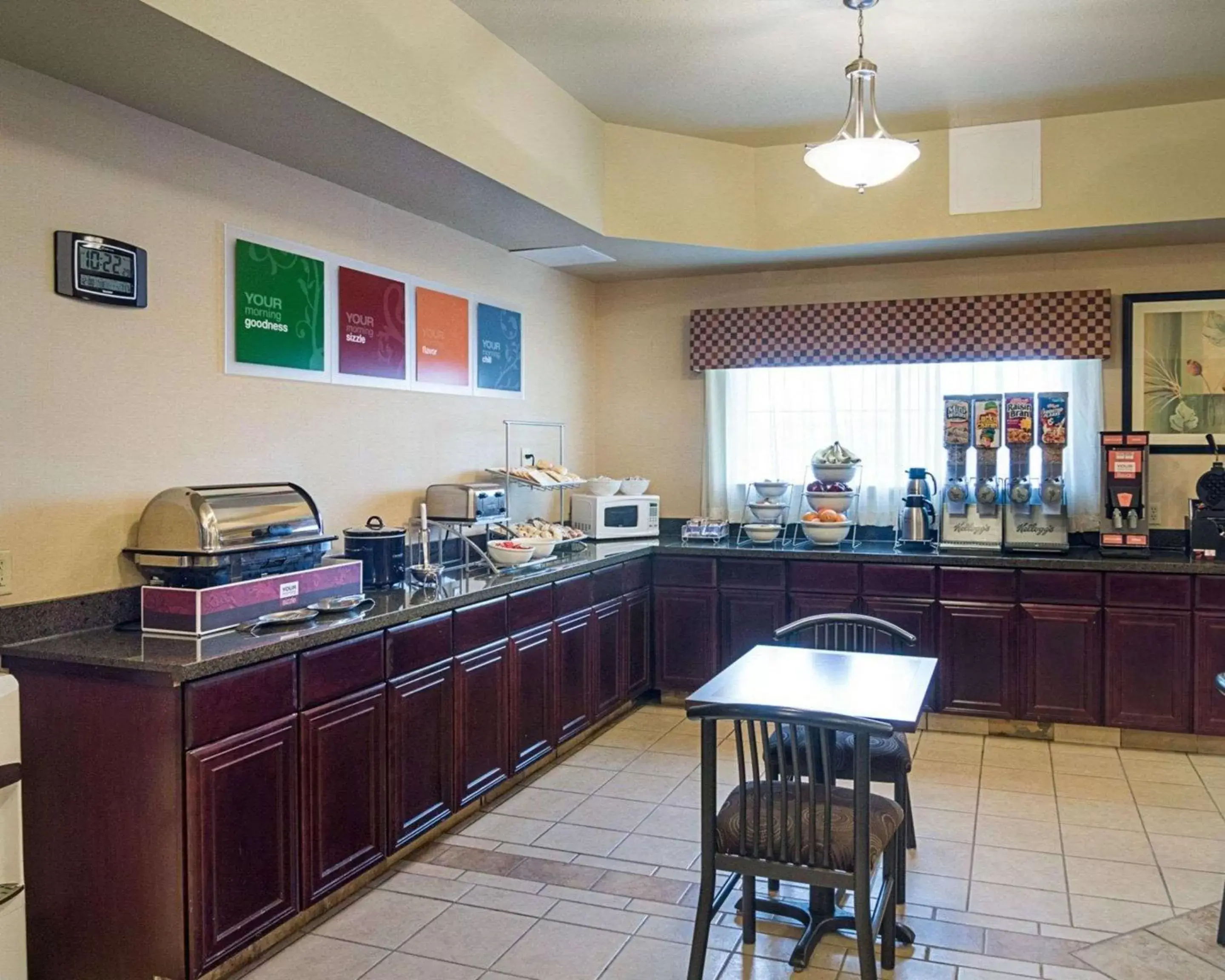 Restaurant/Places to Eat in Comfort Inn I-20 Midland Stanton