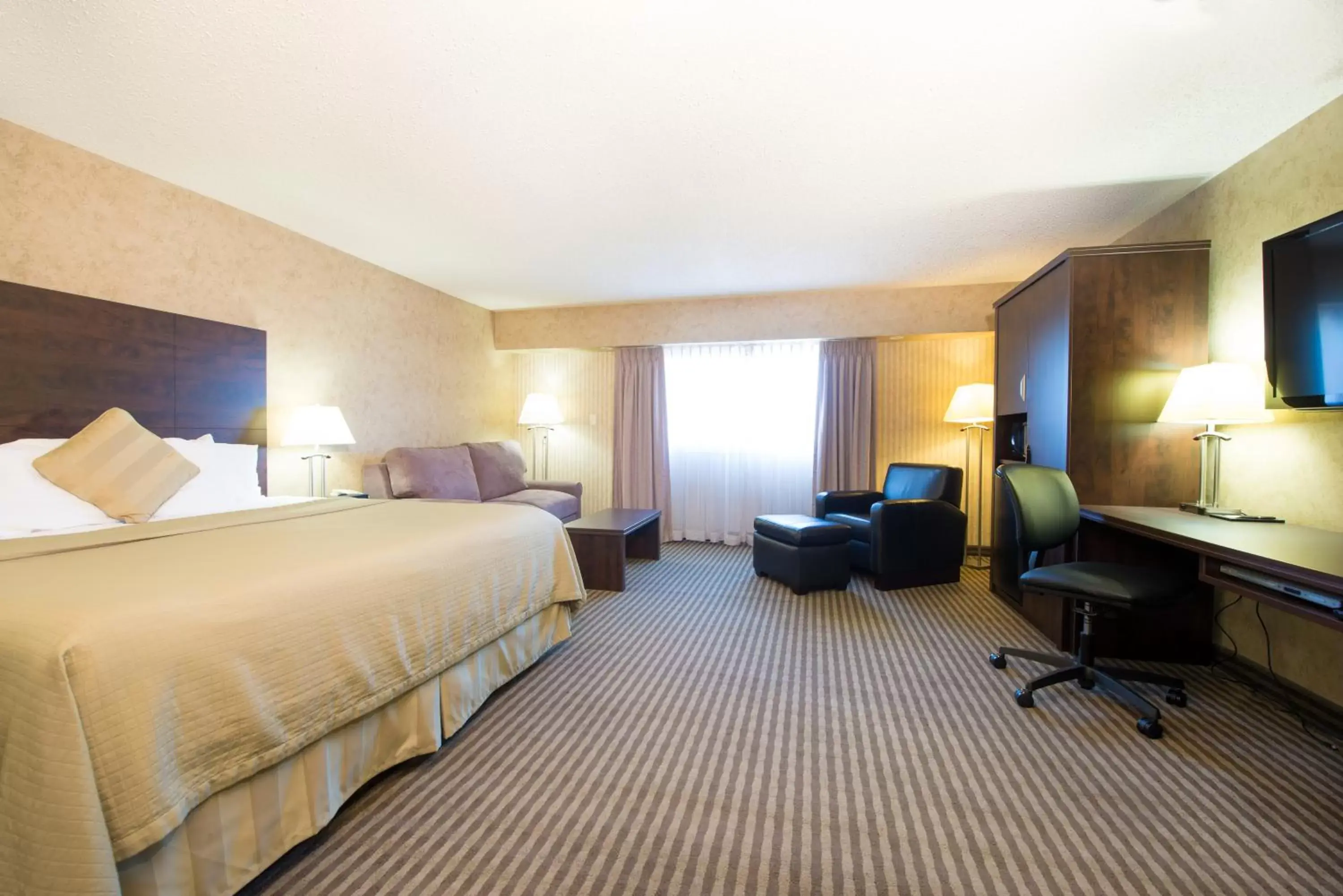 Photo of the whole room, Bed in Victoria Inn Hotel & Convention Centre Brandon