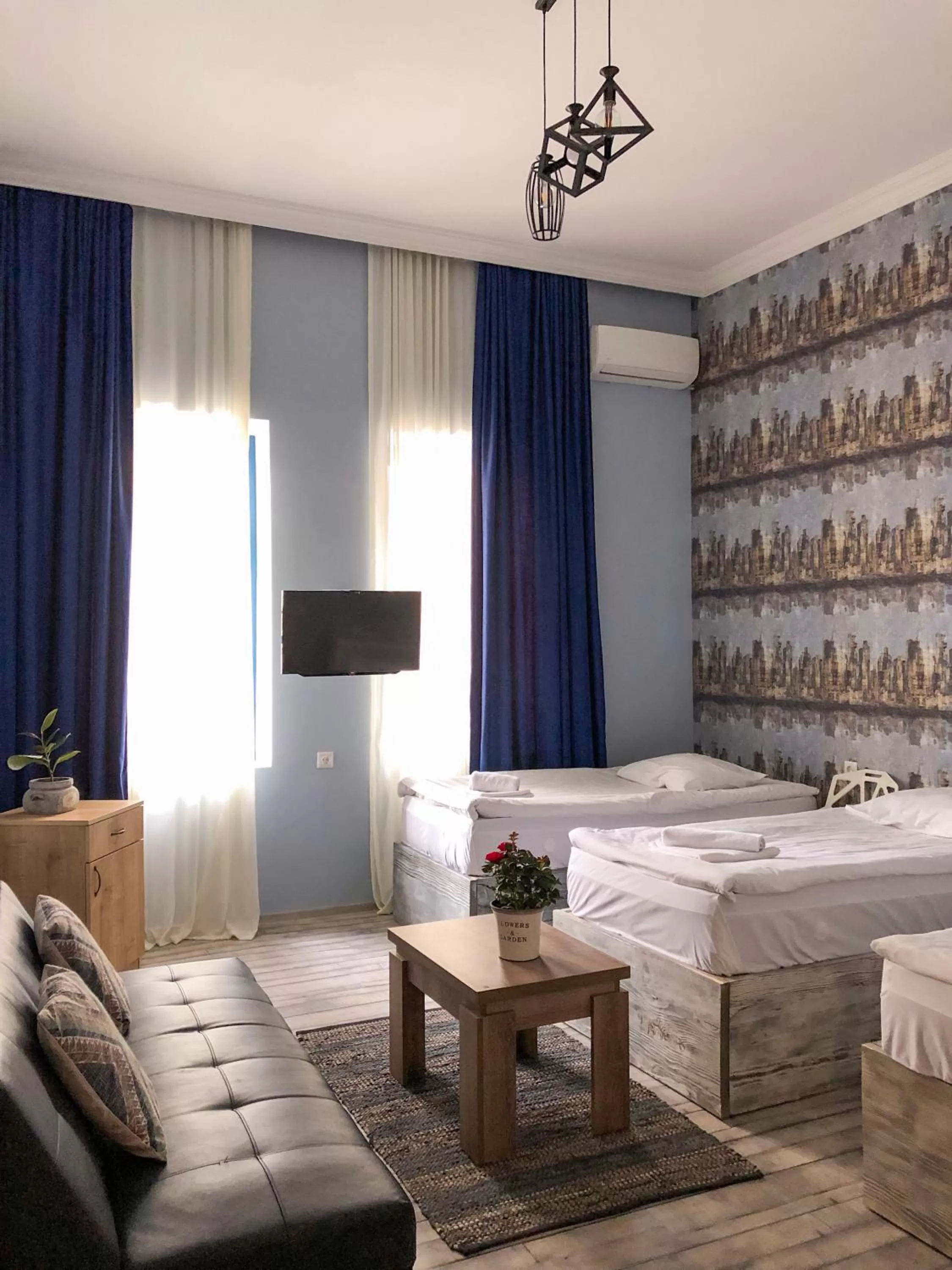 TV and multimedia, Bed in Check Point Hotel