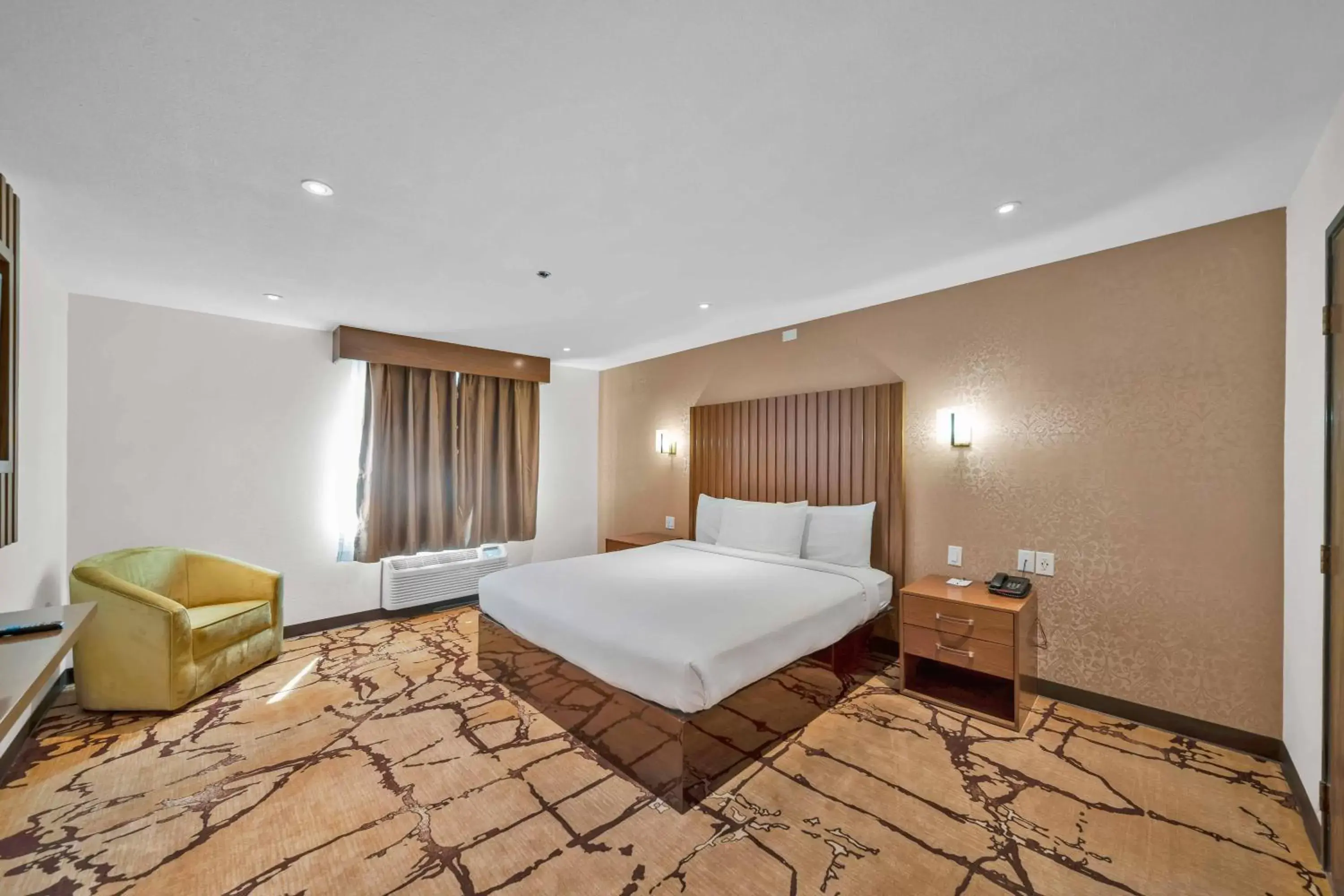 Bedroom, Bed in Baymont by Wyndham Anderson Bedroom, Bed in Baymont by Wyndham Anderson