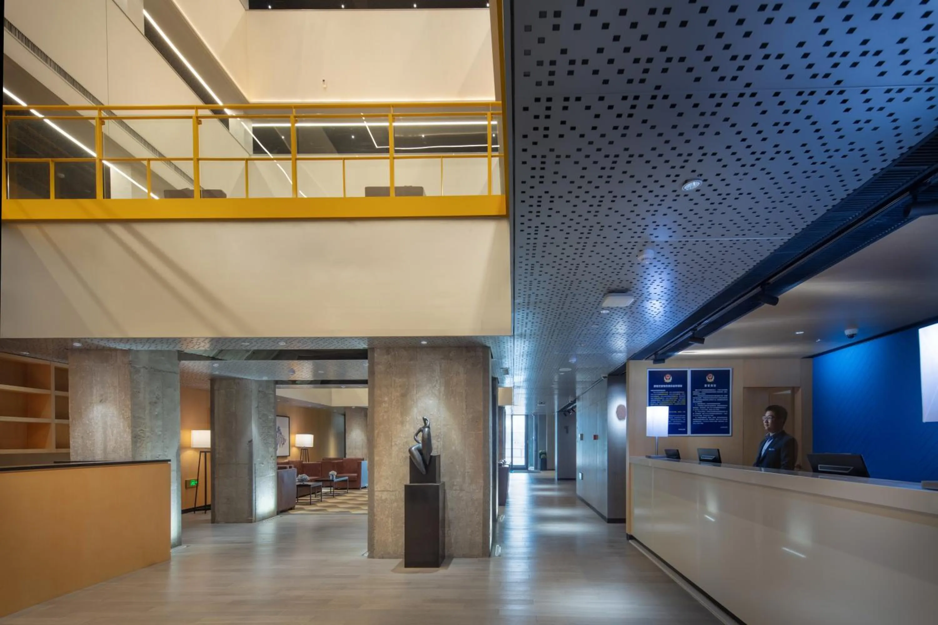 Lobby or reception in Holiday Inn Express Beijing Shijingshan Parkview by IHG