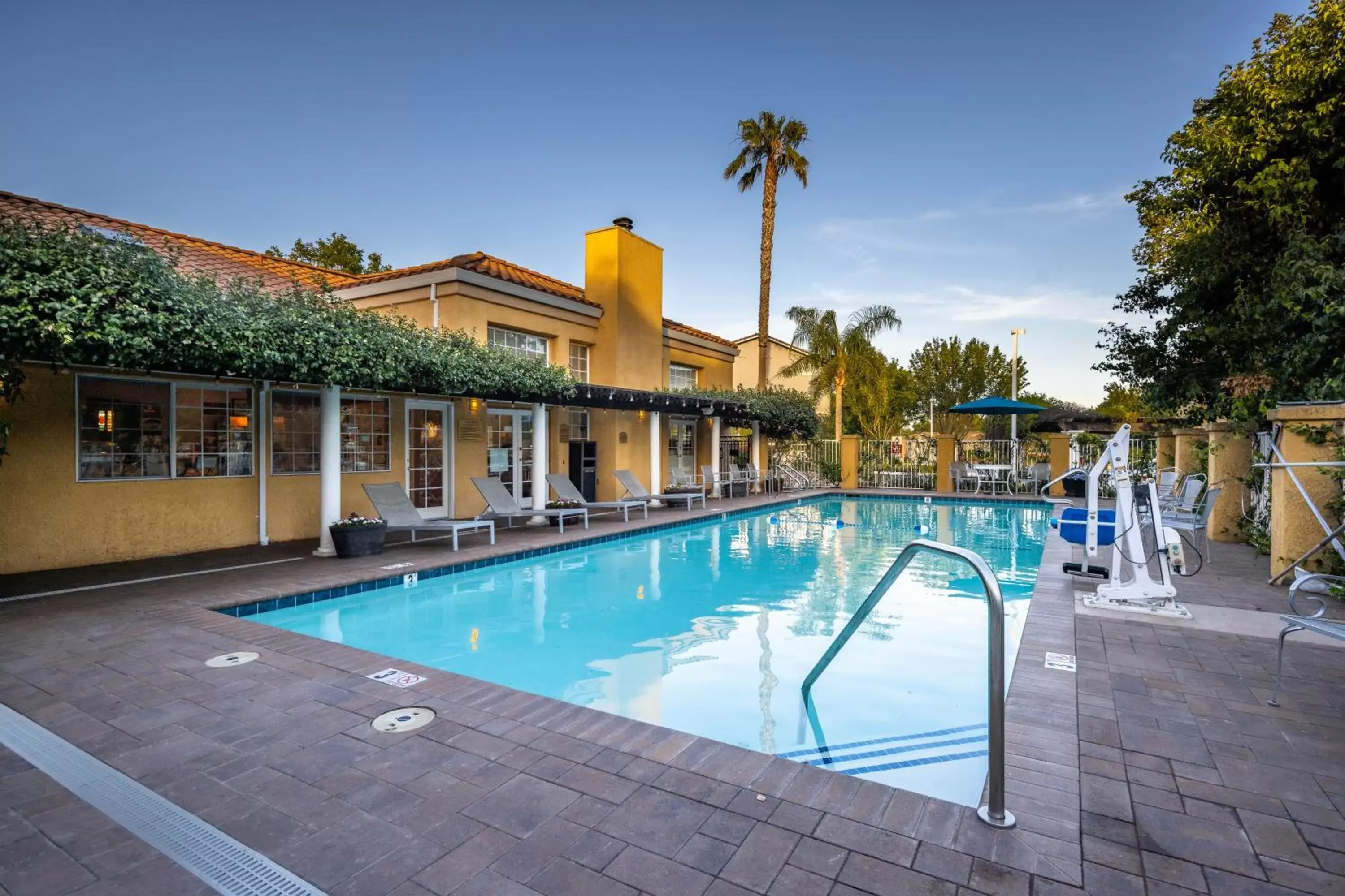 Swimming Pool in Best Western Plus Dixon Davis