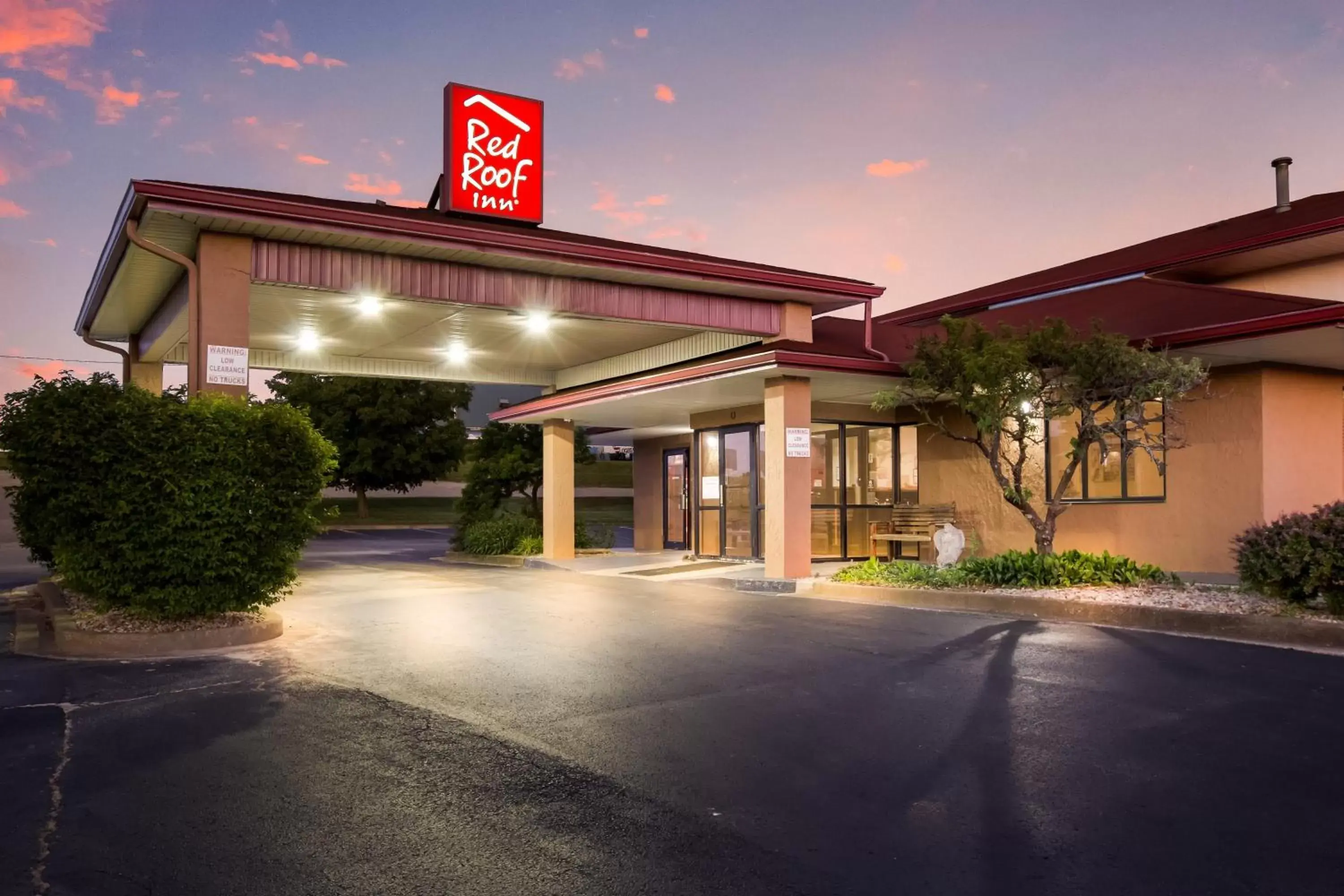 Property Building in Red Roof Inn Shelbyville