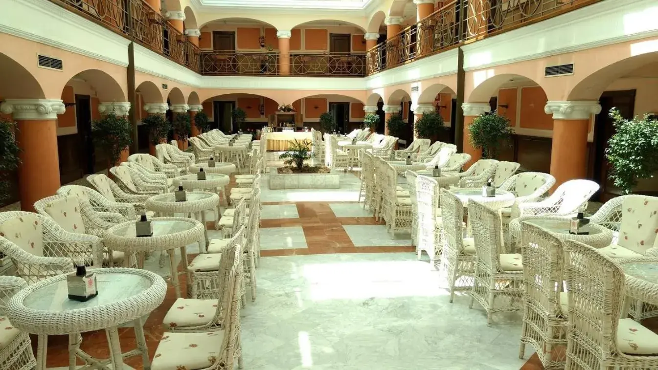 Patio, Banquet Facilities in Hotel Begoña Park