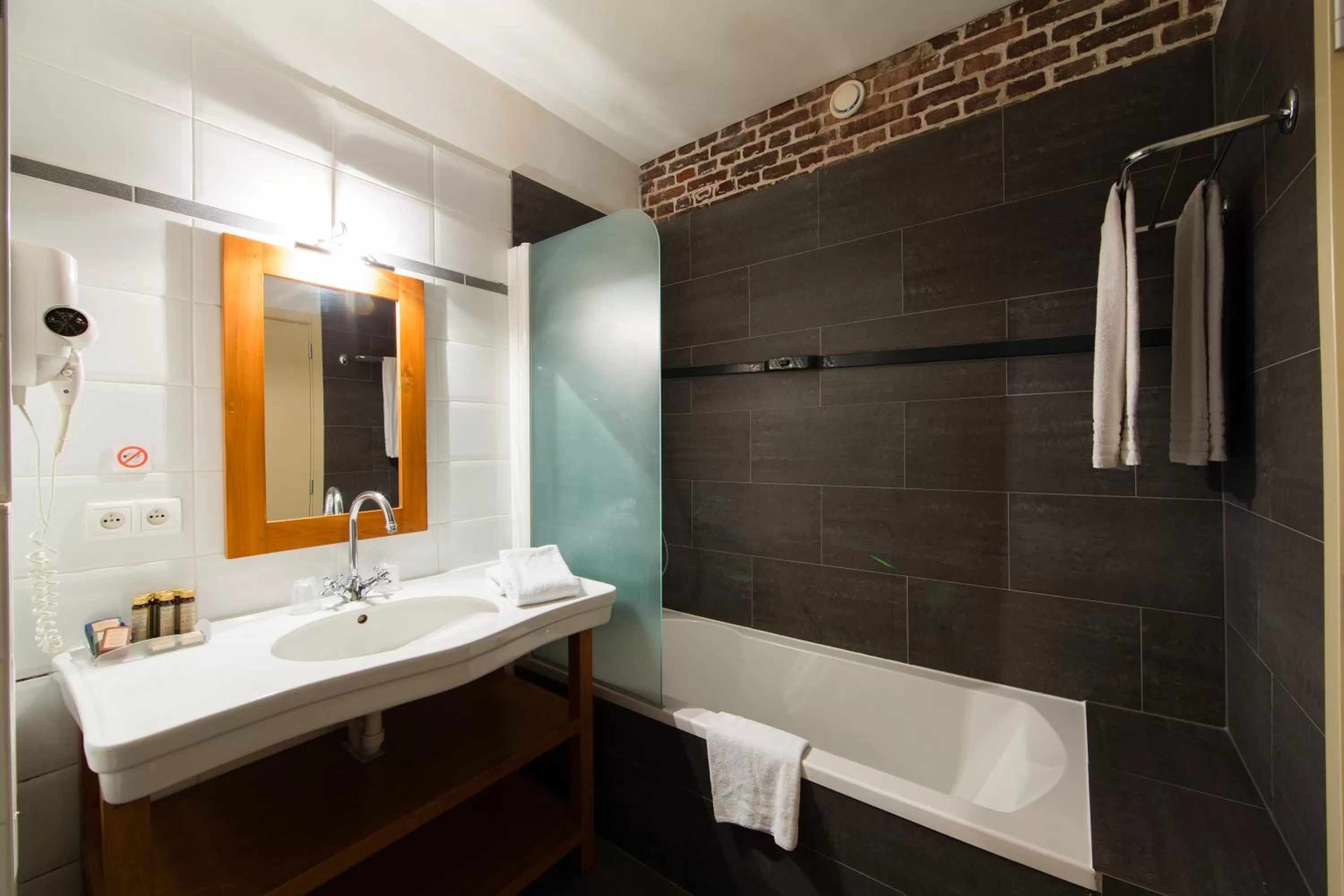 Bathroom in Ghent River Hotel