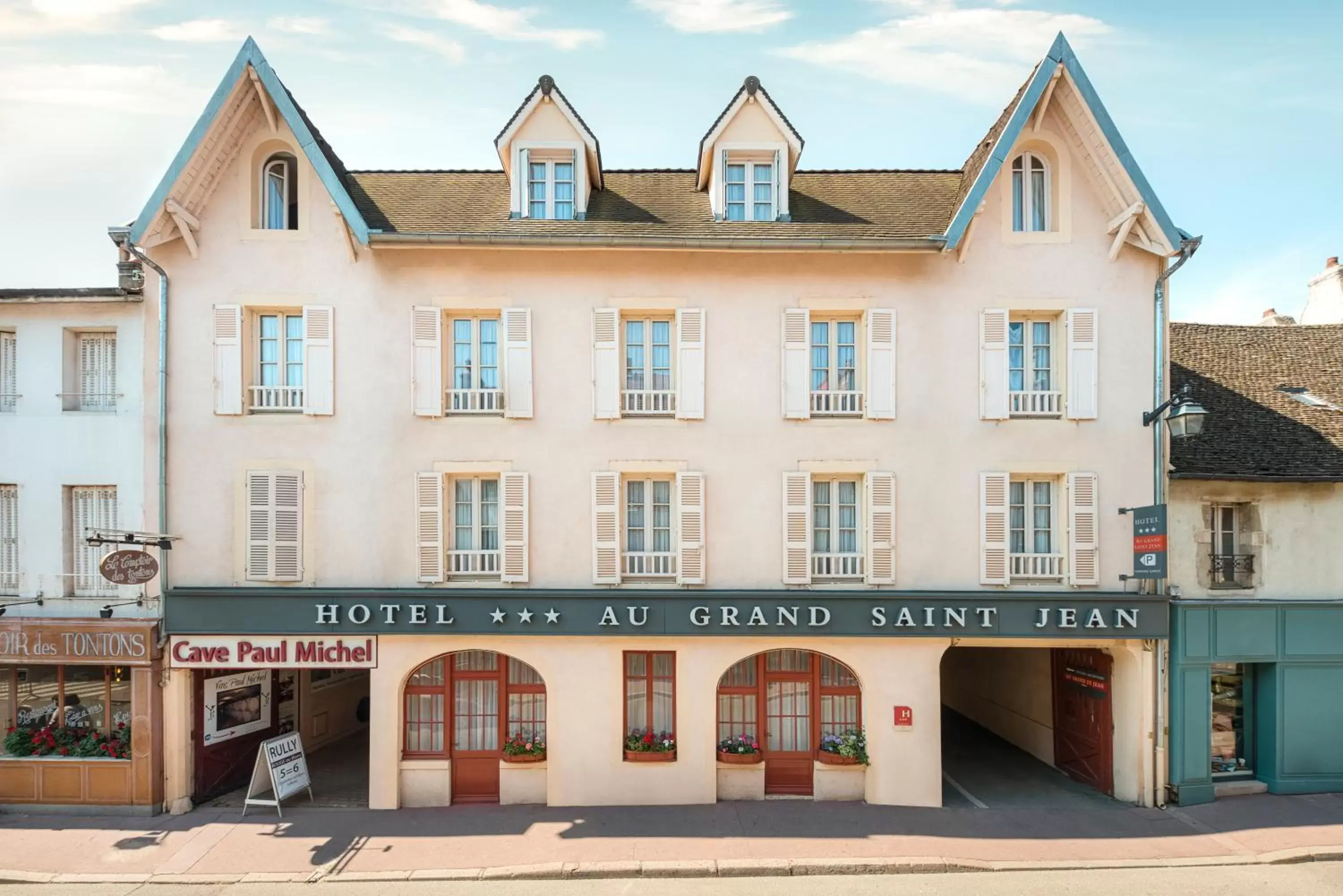 Property Building in Hotel au Grand Saint Jean