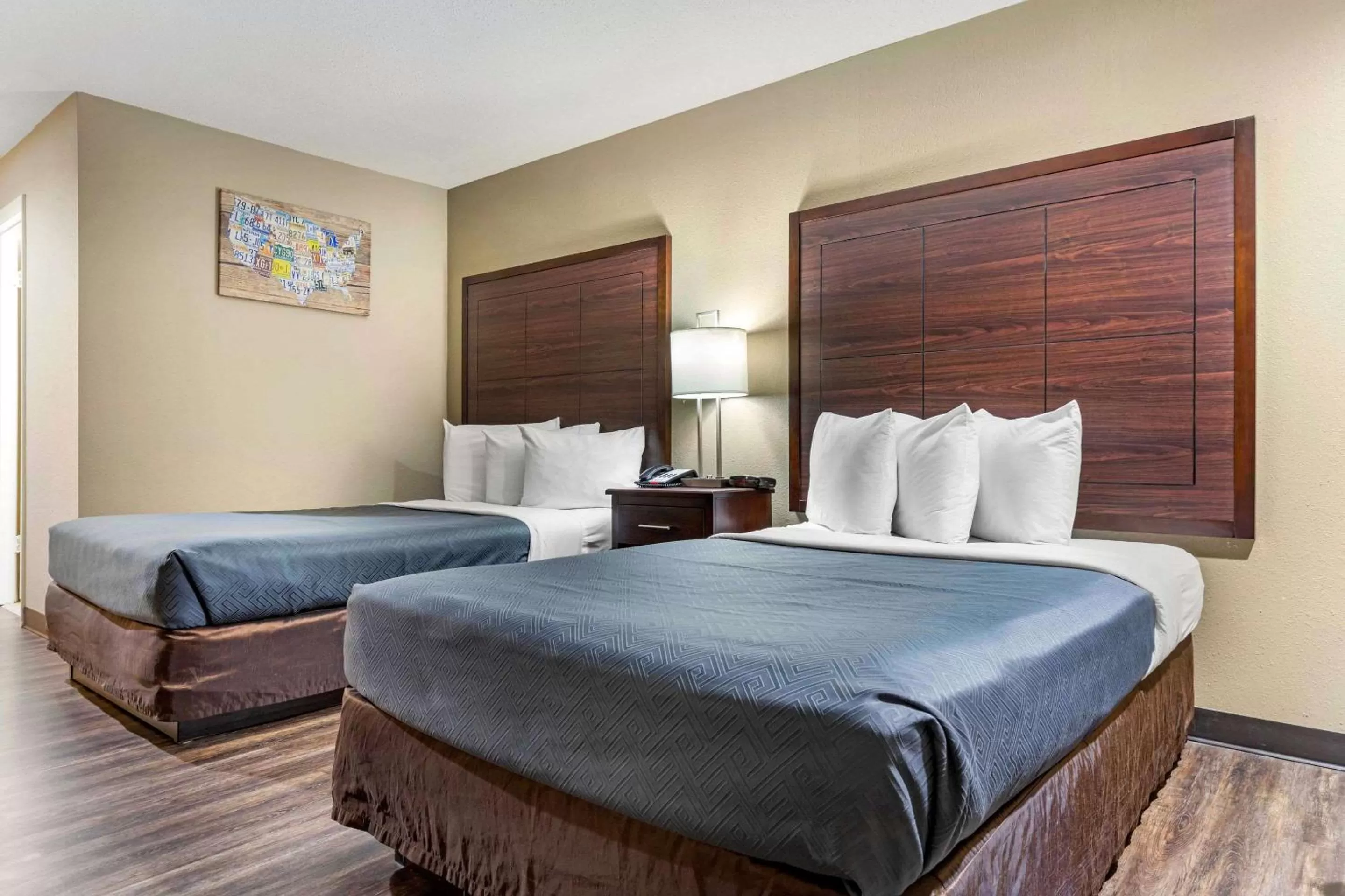 Photo of the whole room, Bed in Econo Lodge Florence - Darlington