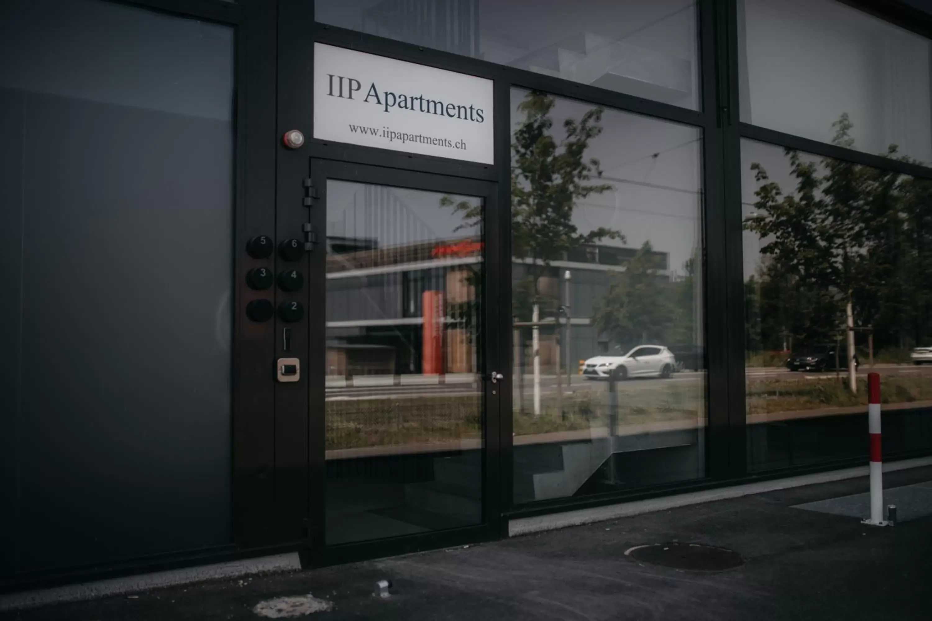 Facade/entrance in IIP Apartments