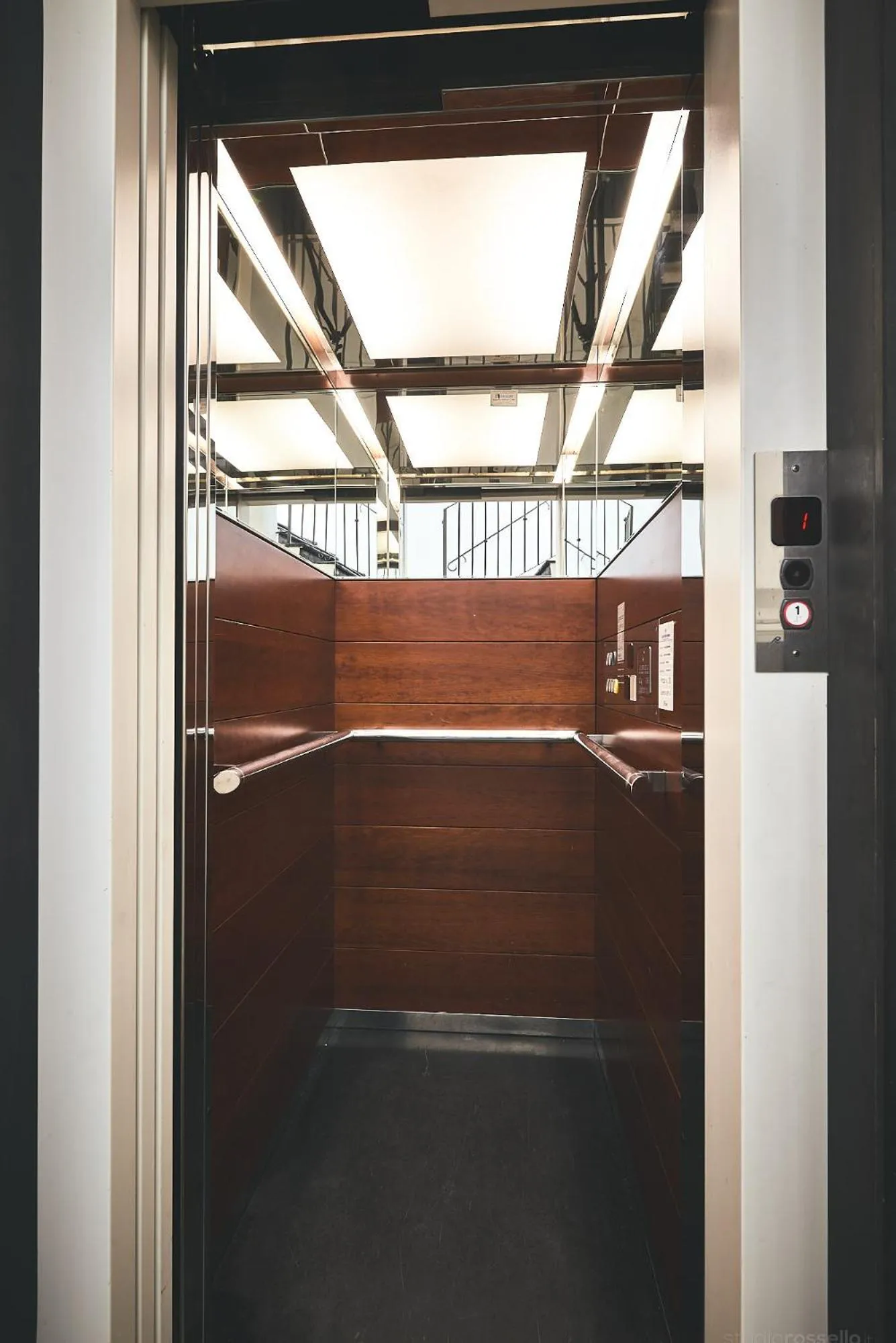 elevator in Affittacamere San Teodoro