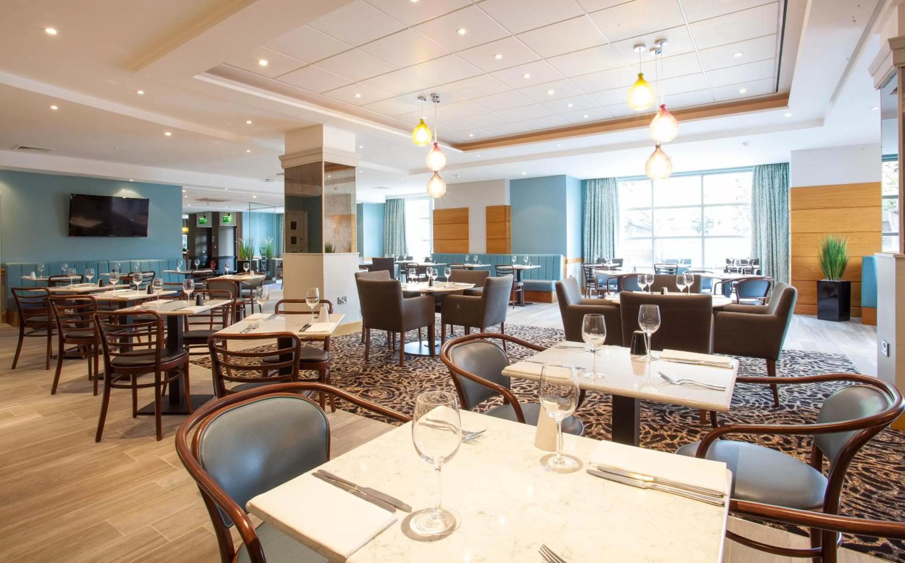 Restaurant/places to eat in Cresta Court Hotel