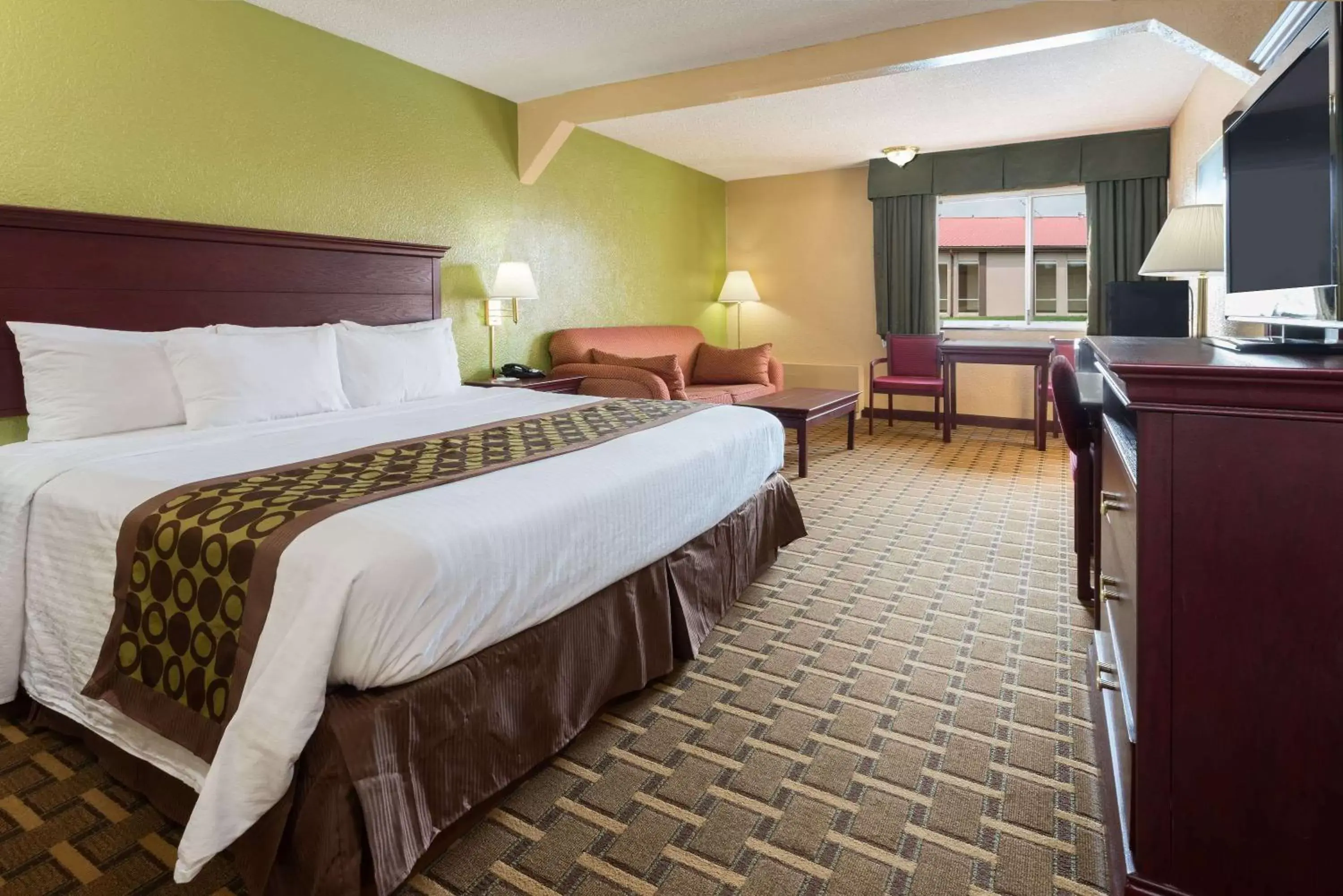 Photo of the whole room, Bed in Ramada by Wyndham Bowling Green