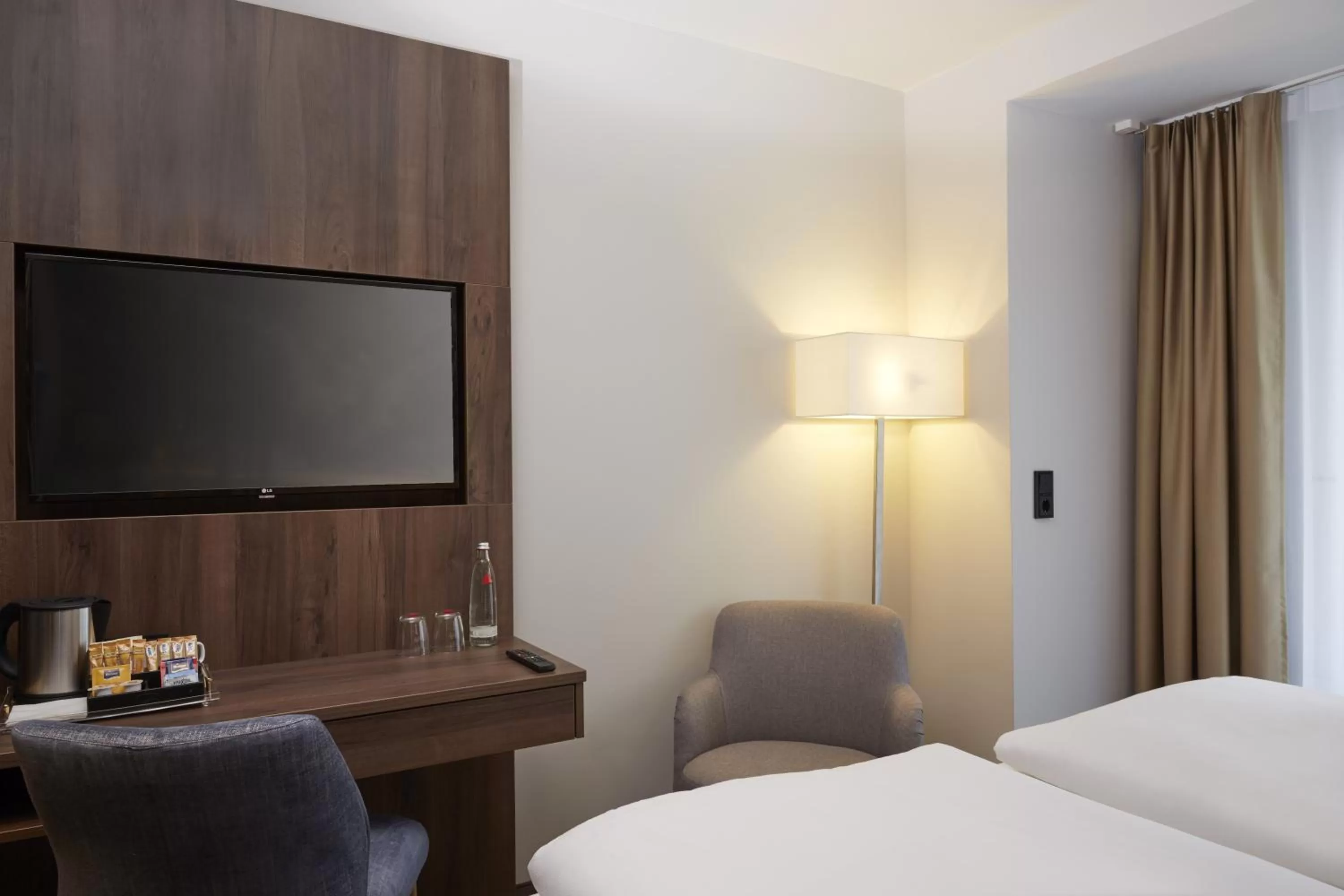 Photo of the whole room, Bed in HYPERION Hotel Berlin