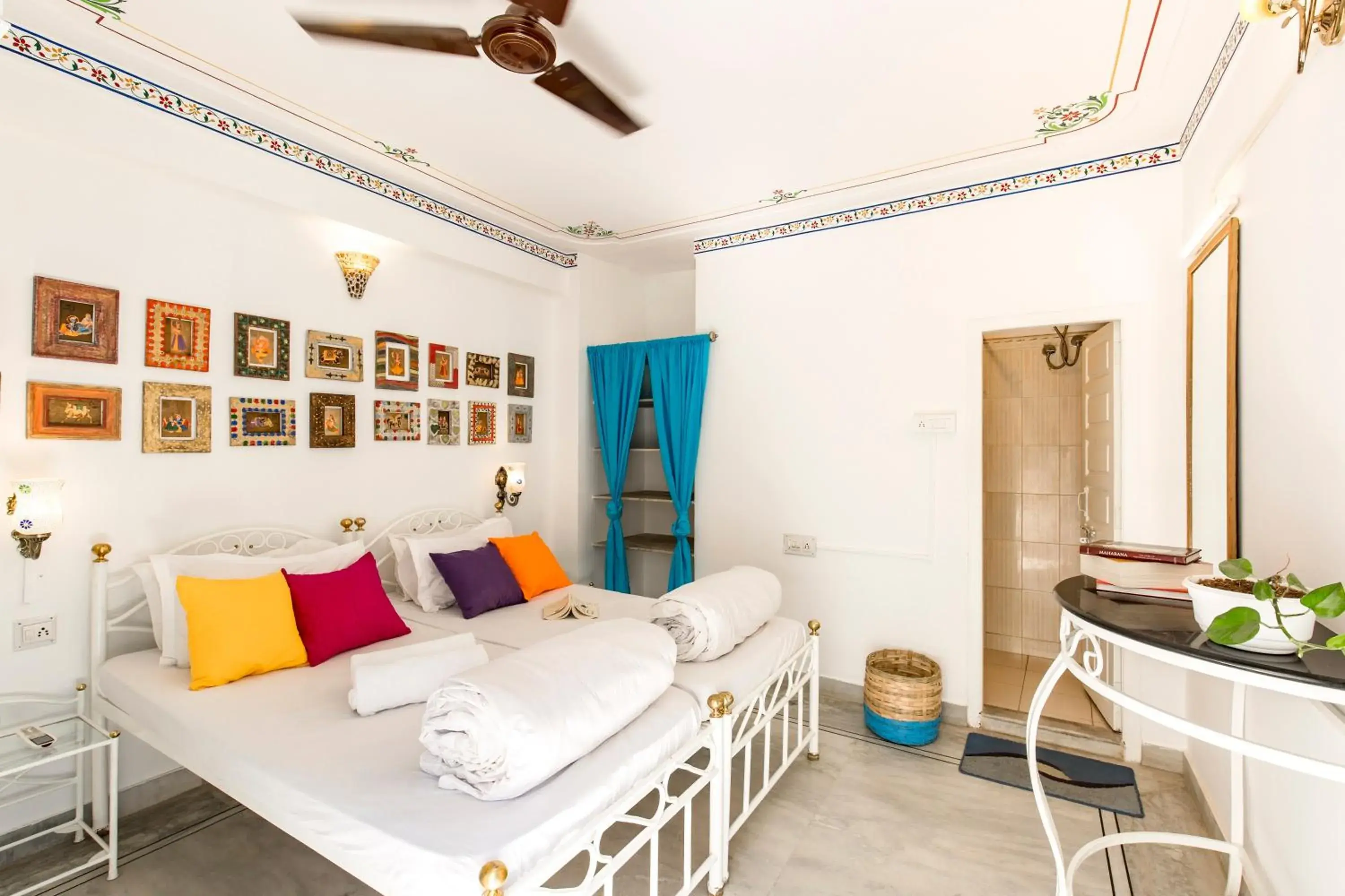 Bedroom, Bed in goSTOPS Udaipur - Rooms & Dorms