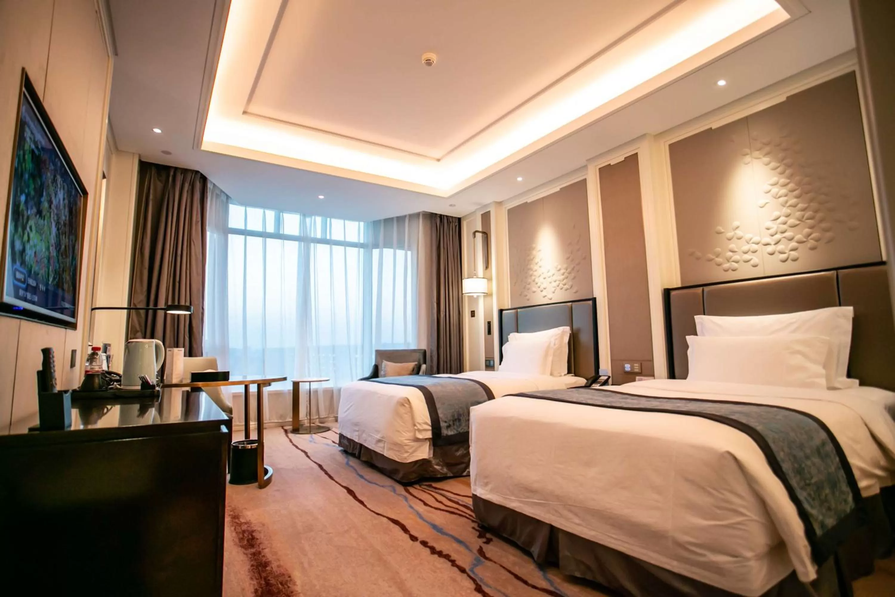 Photo of the whole room, Bed in Wyndham Qingdao l Free Fixed-Time Shuttle Service Between Hotel and Airport & North Railway Station l Outdoor Children's Amusement Park l 1-Hour Play Snooker or Table Tennis