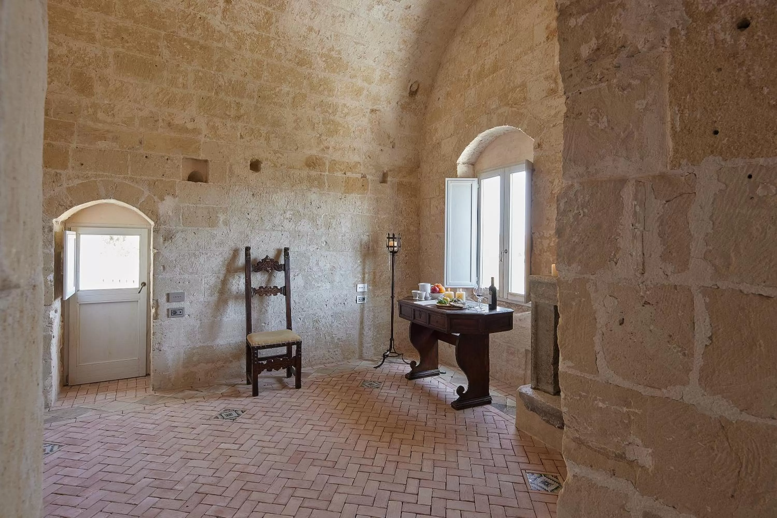 Photo of the whole room, Bed in Sextantio Le Grotte Della Civita