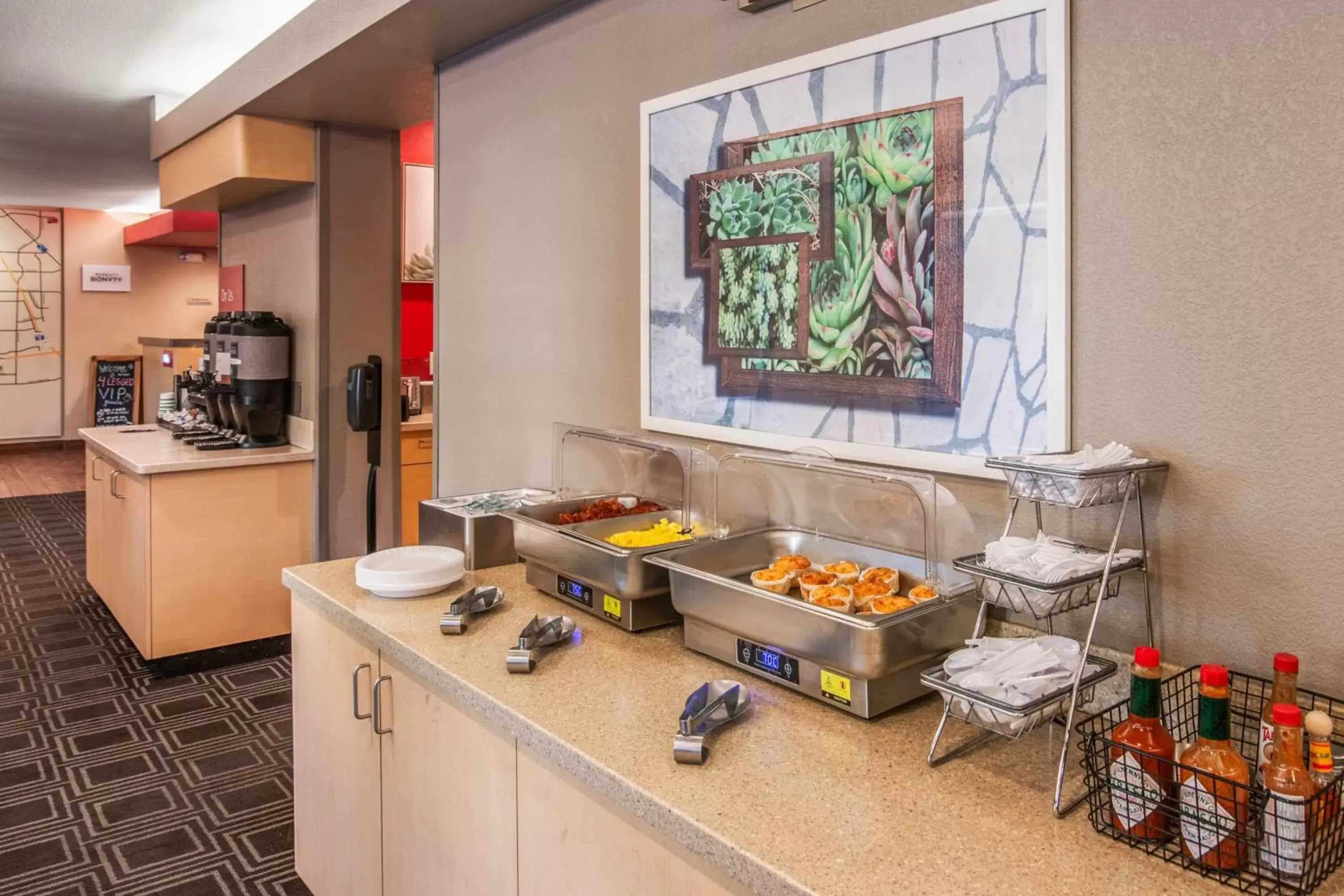 Breakfast, Kitchen/Kitchenette in TownePlace Suites by Marriott Las Vegas Henderson