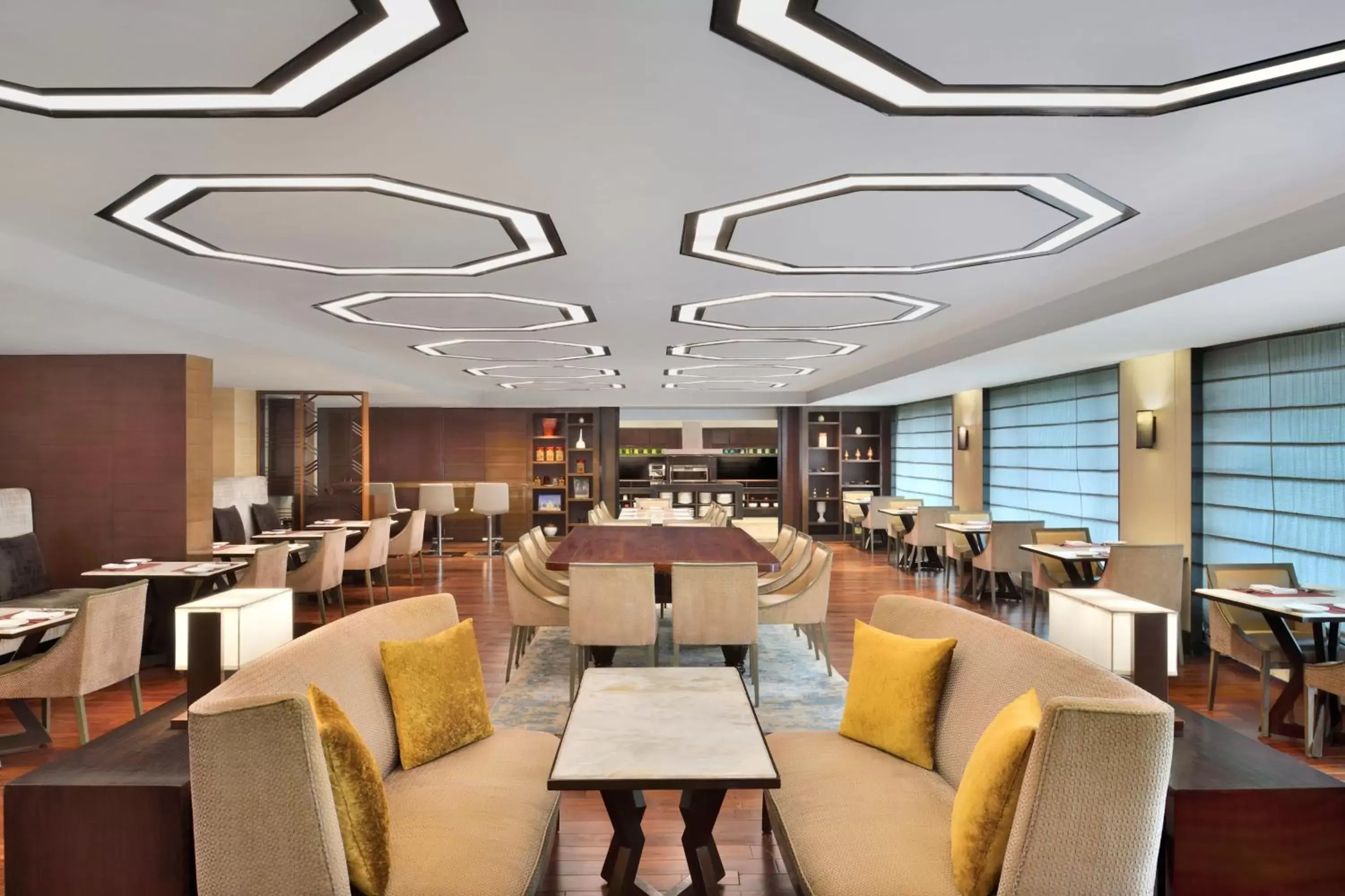 Lounge or bar, Restaurant/Places to Eat in JW Marriott Hotel New Delhi Aerocity