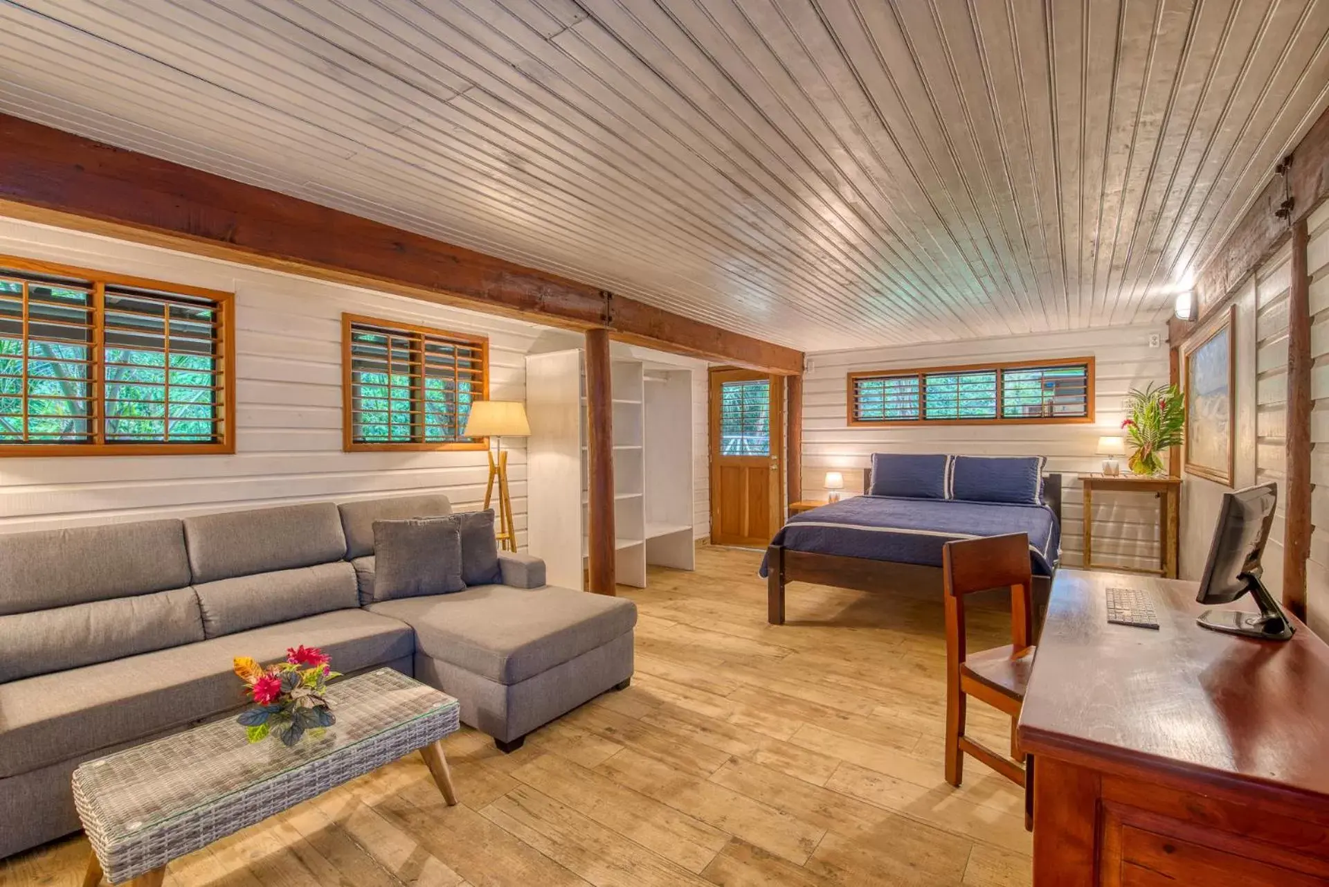 Deluxe Suite in Oasis Bluff Beach Deluxe Suite in Oasis Bluff Beach